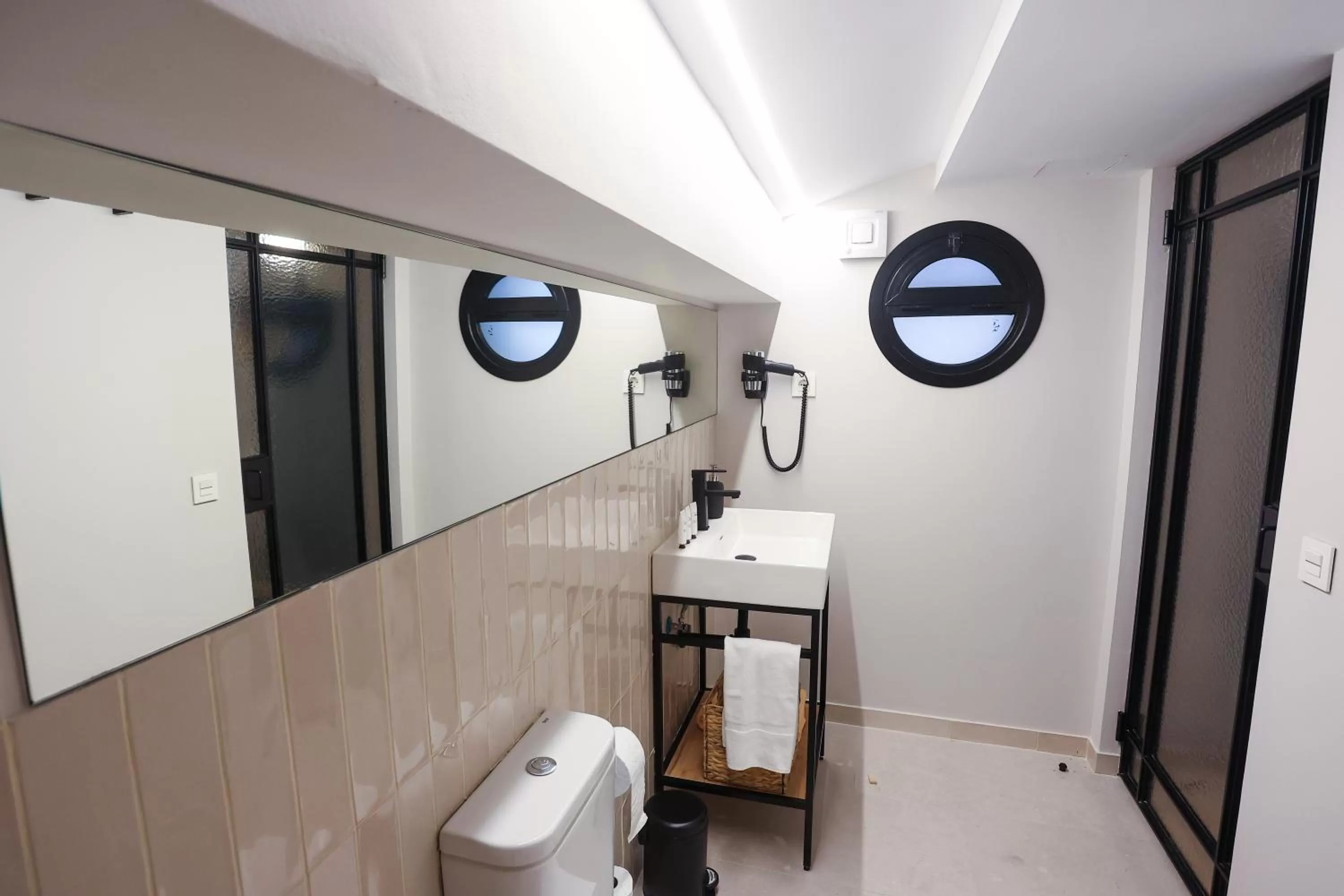 Bathroom in Mythic Valencia