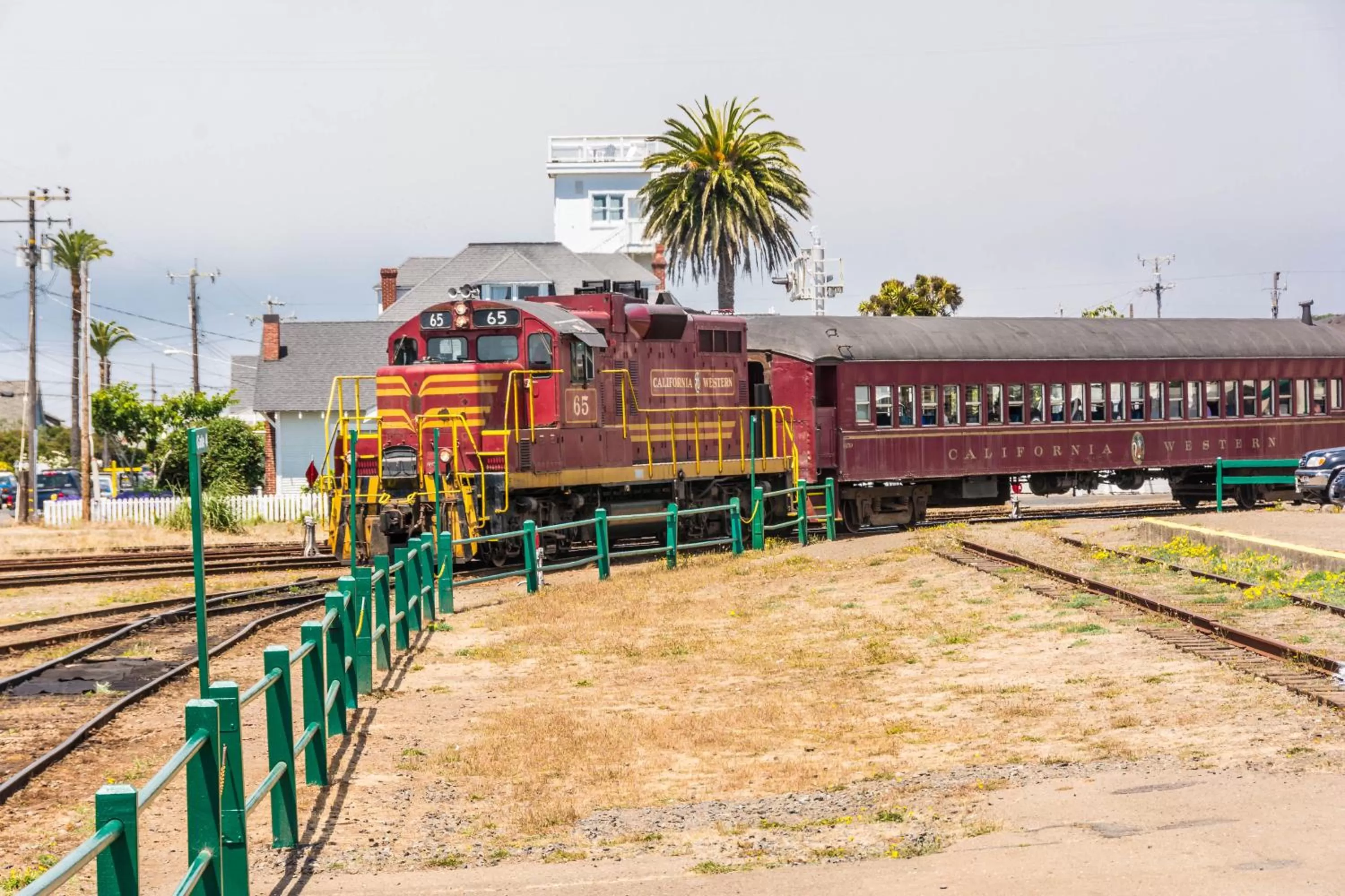 Day, Property Building in Omeo Suites Glass Beach