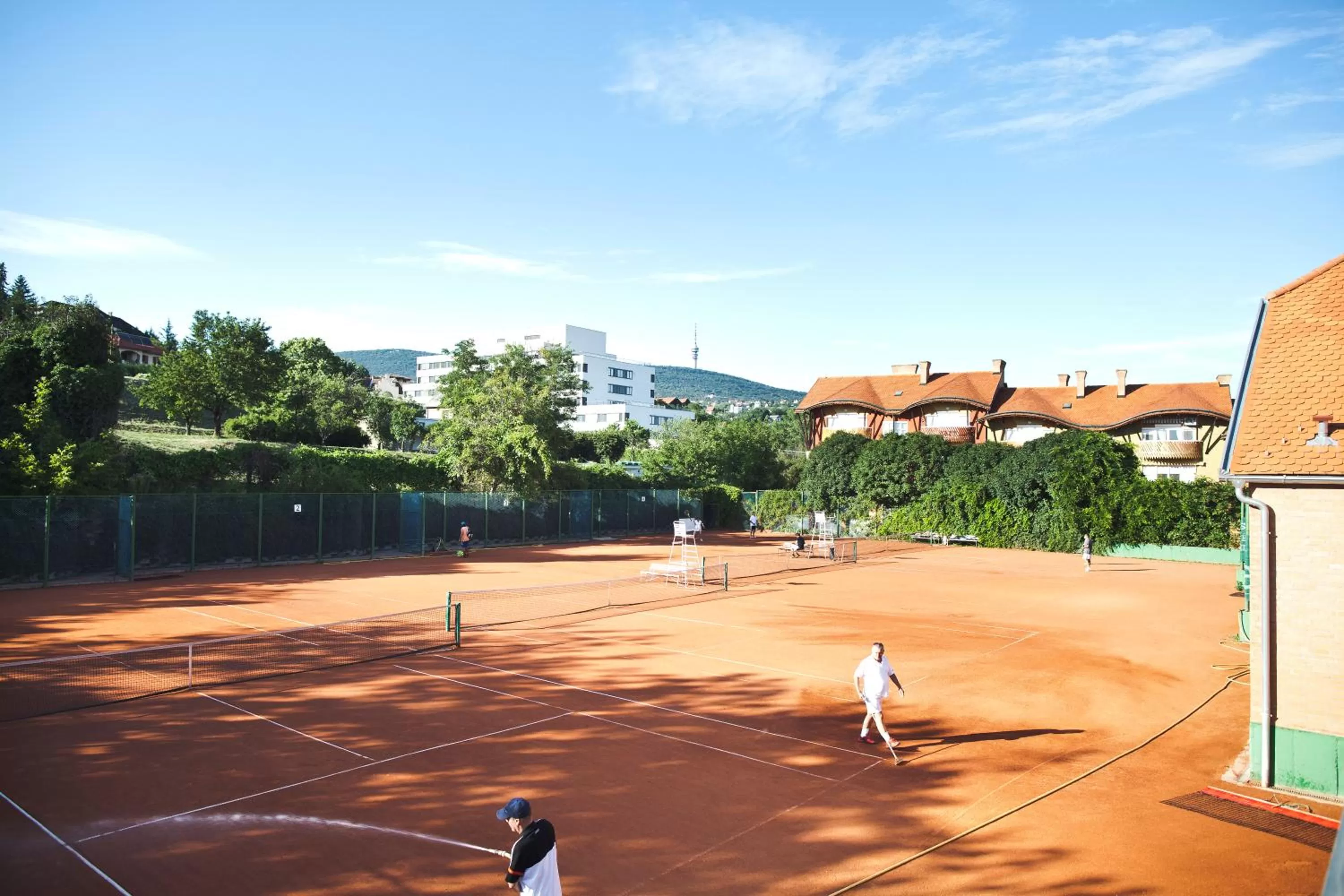 Tennis court in Hotel Makar Sport & Wellness