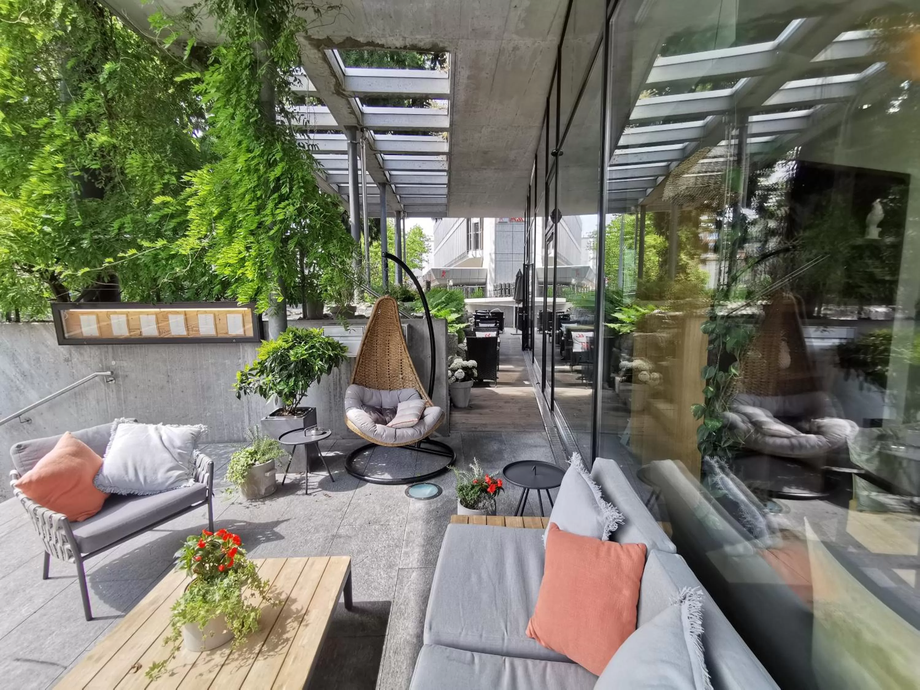 Lounge or bar in Radisson Blu Hotel, St. Gallen