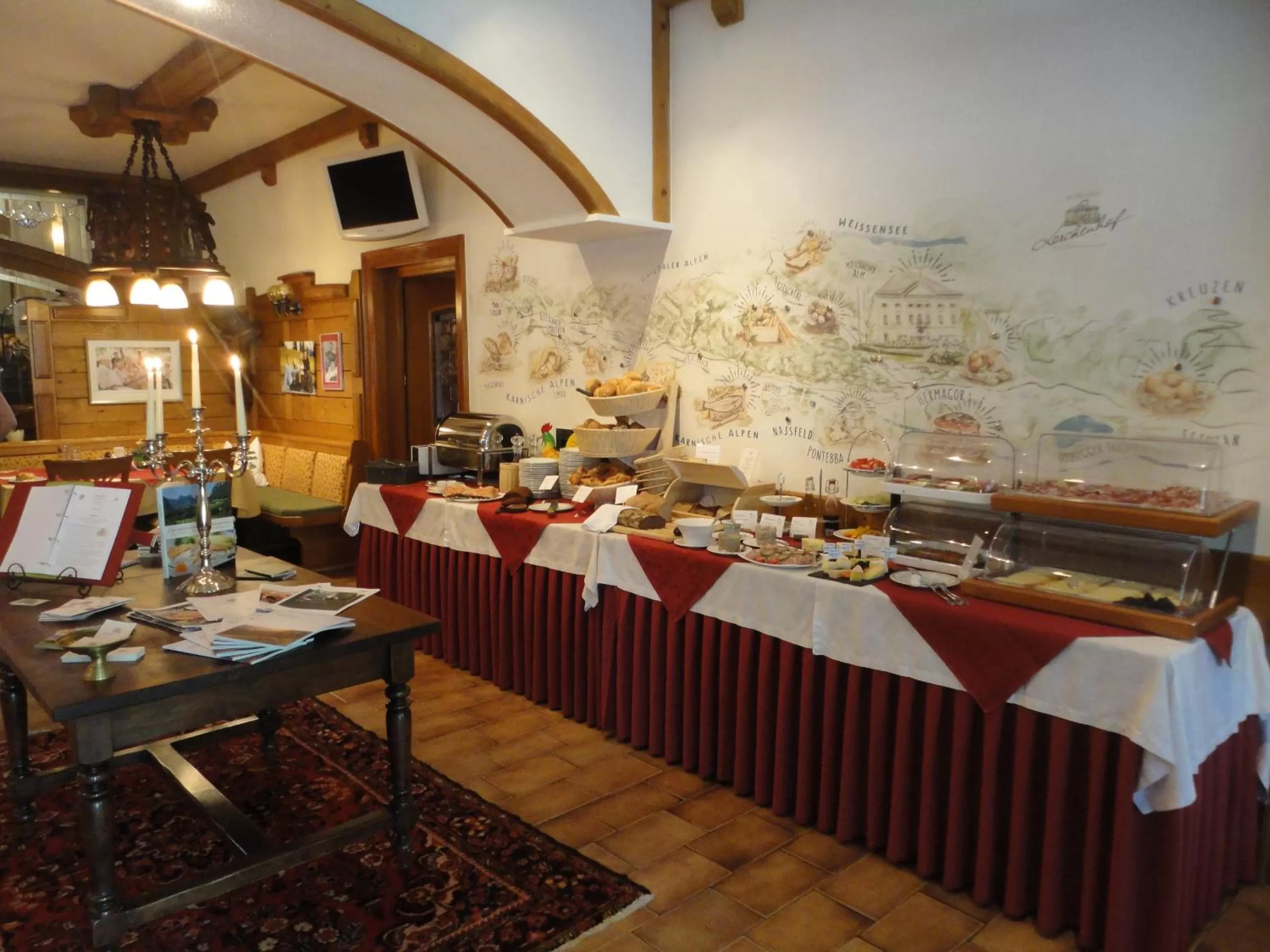 Buffet breakfast, Restaurant/Places to Eat in Hotel Schloss Lerchenhof