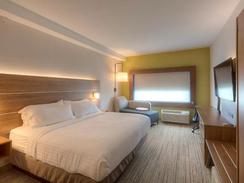 King Room - Hearing Accessible - Roll-in Shower in Holiday Inn Express & Suites - Fort Mill, an IHG Hotel King Room - Hearing Accessible - Roll-in Shower in Holiday Inn Express & Suites - Fort Mill, an IHG Hotel