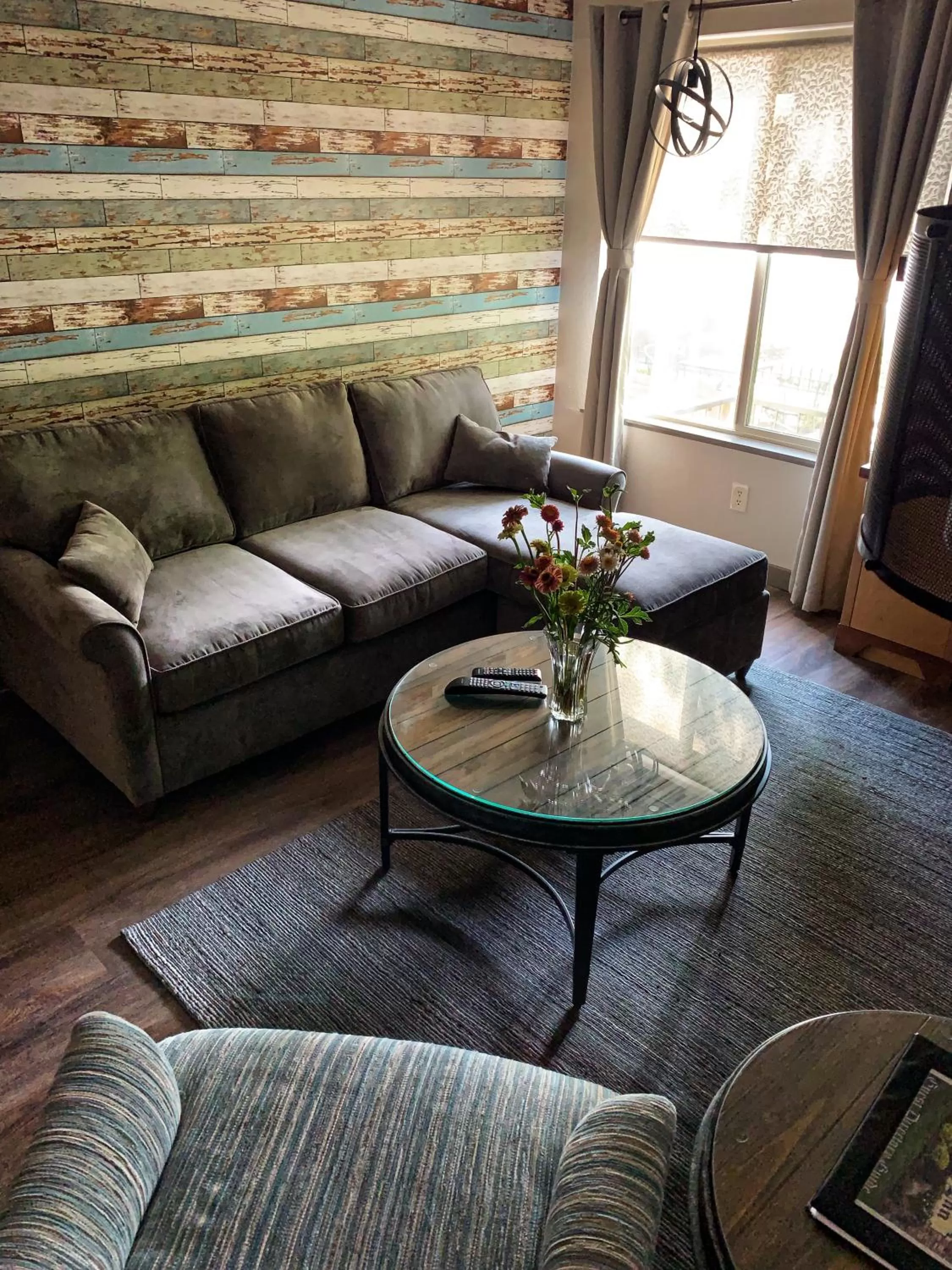 Living room in Stratford Inn