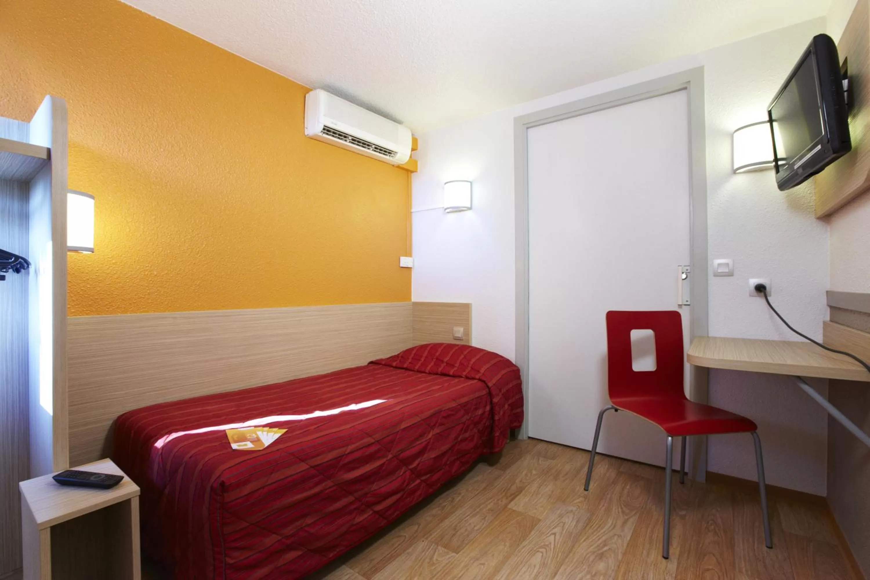 Bed in Premiere Classe Beziers