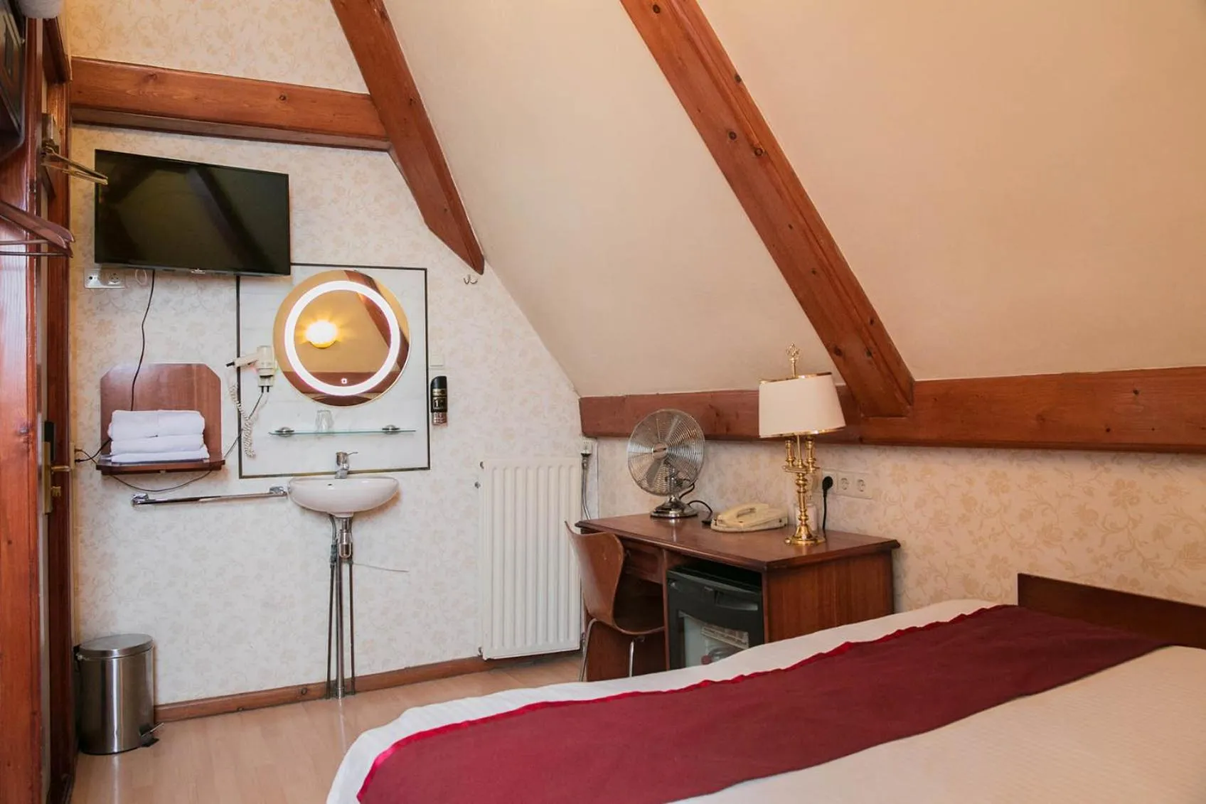 Photo of the whole room, Bed in Hotel Atlanta