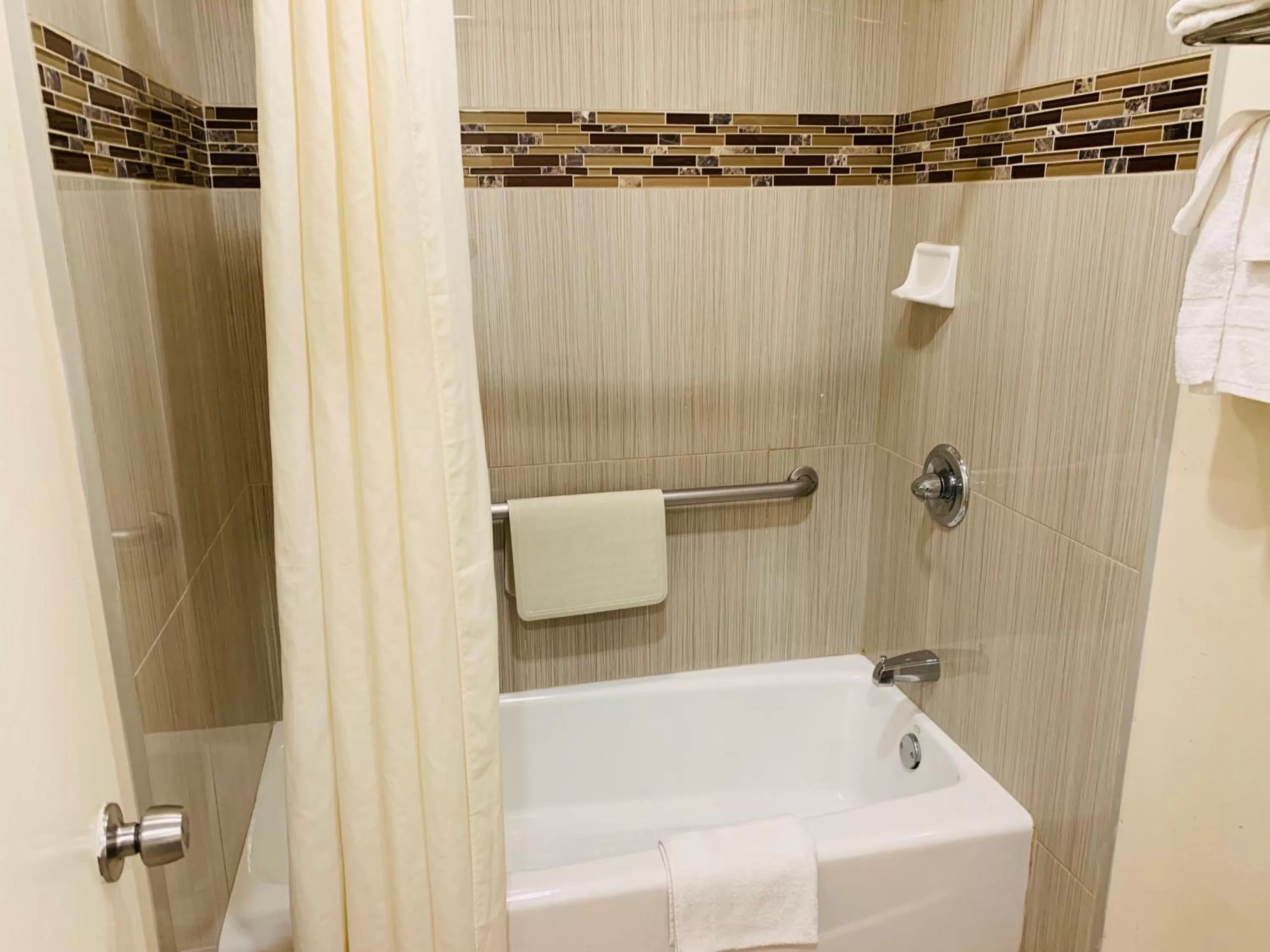 Bathroom in Monterey Oceanside Inn