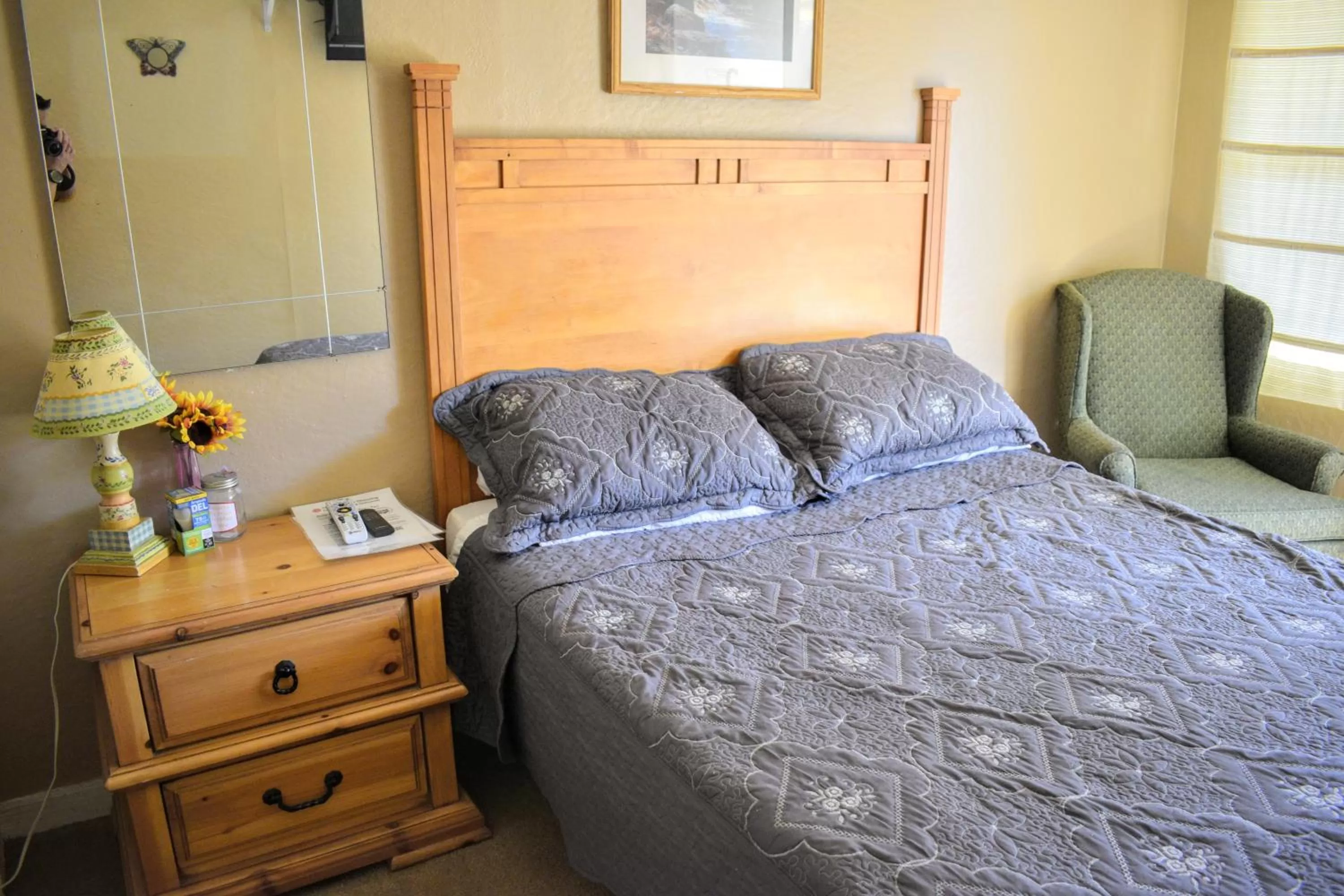 Bedroom, Bed in Genas's Sierra Inn & Restaurant