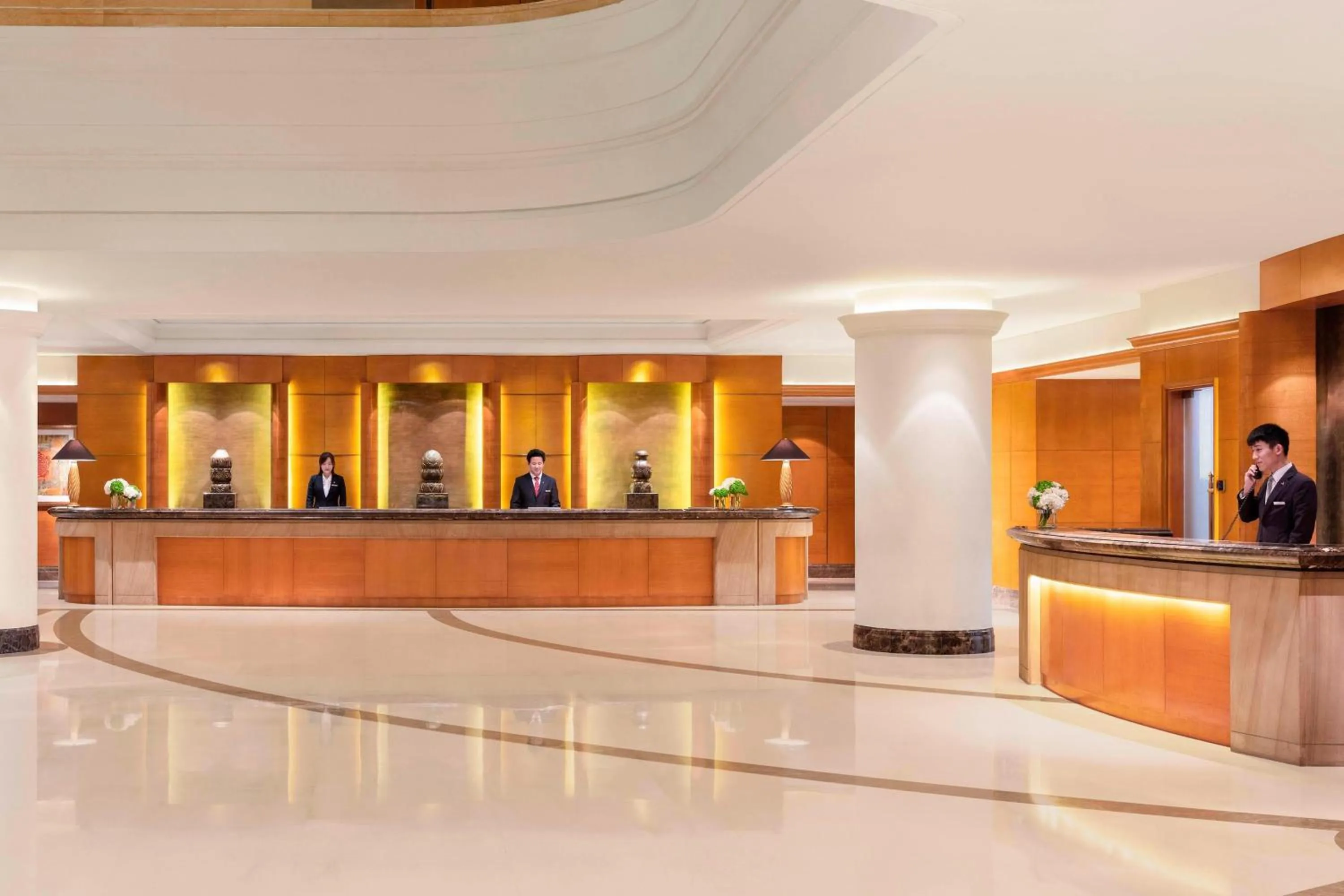 Lobby or reception in Shanghai Marriott Hotel Hongqiao