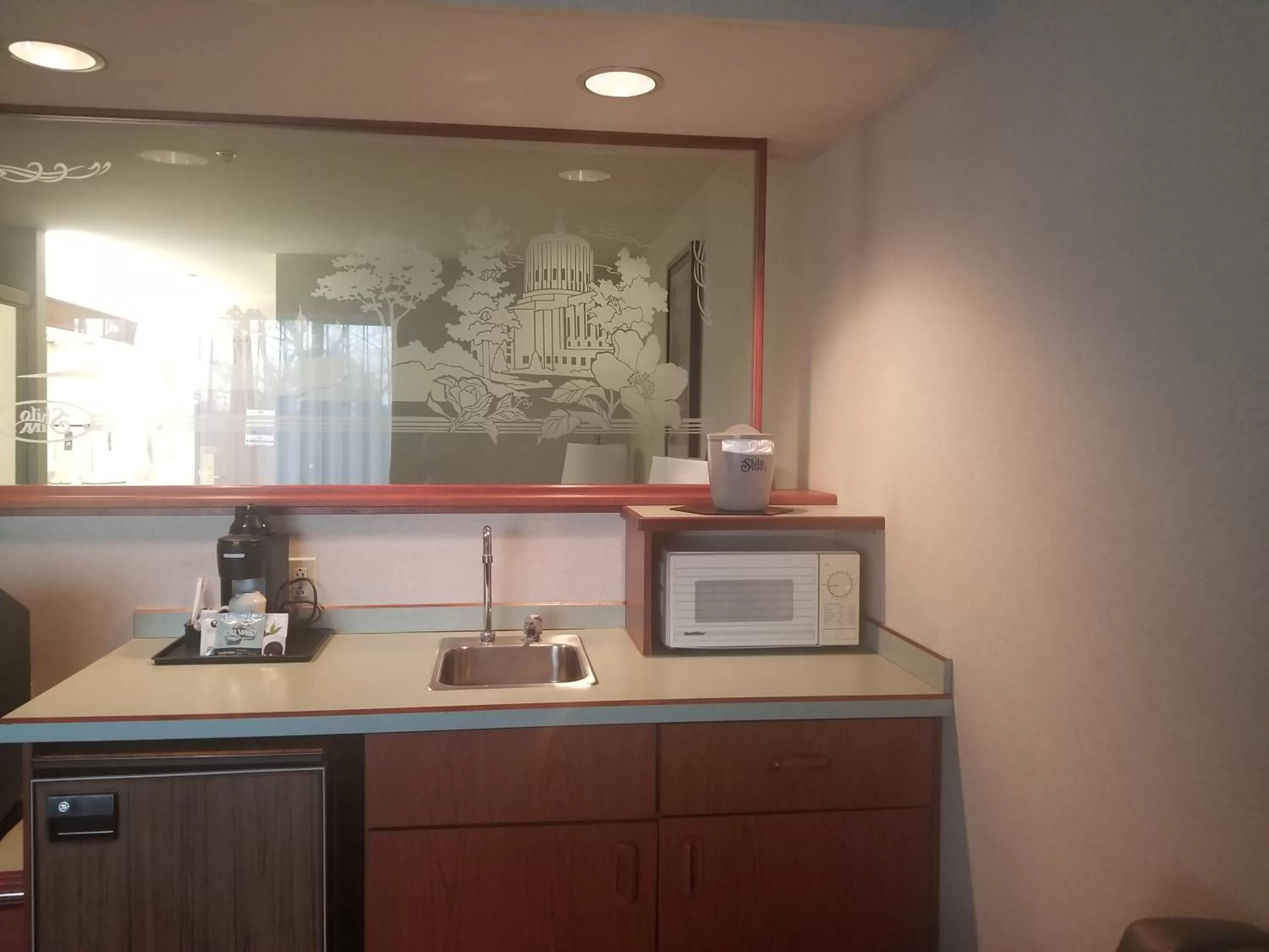 Coffee/tea facilities in Shilo Inn Suites Salem