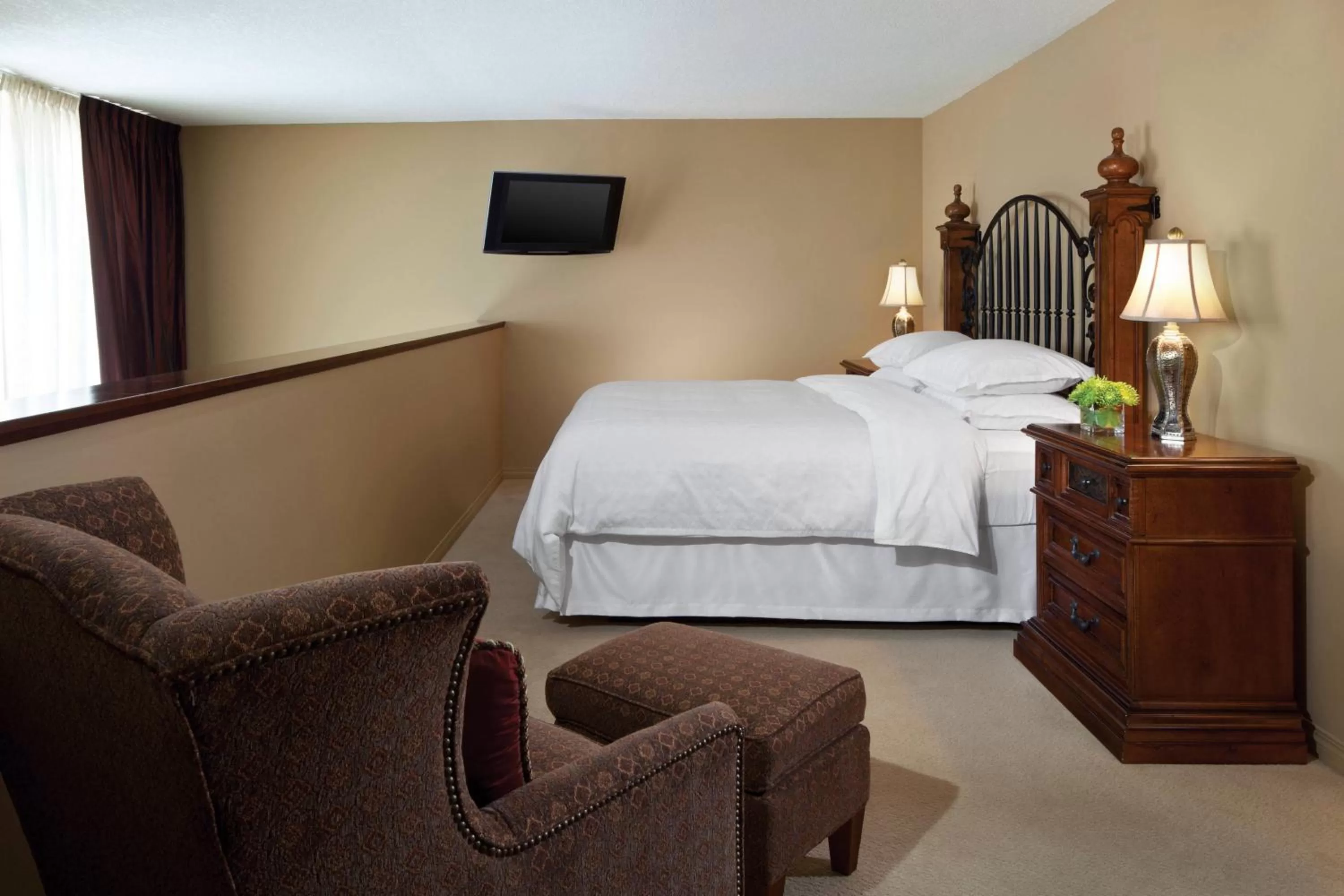 Photo of the whole room, Bed in Red Deer Resort & Casino