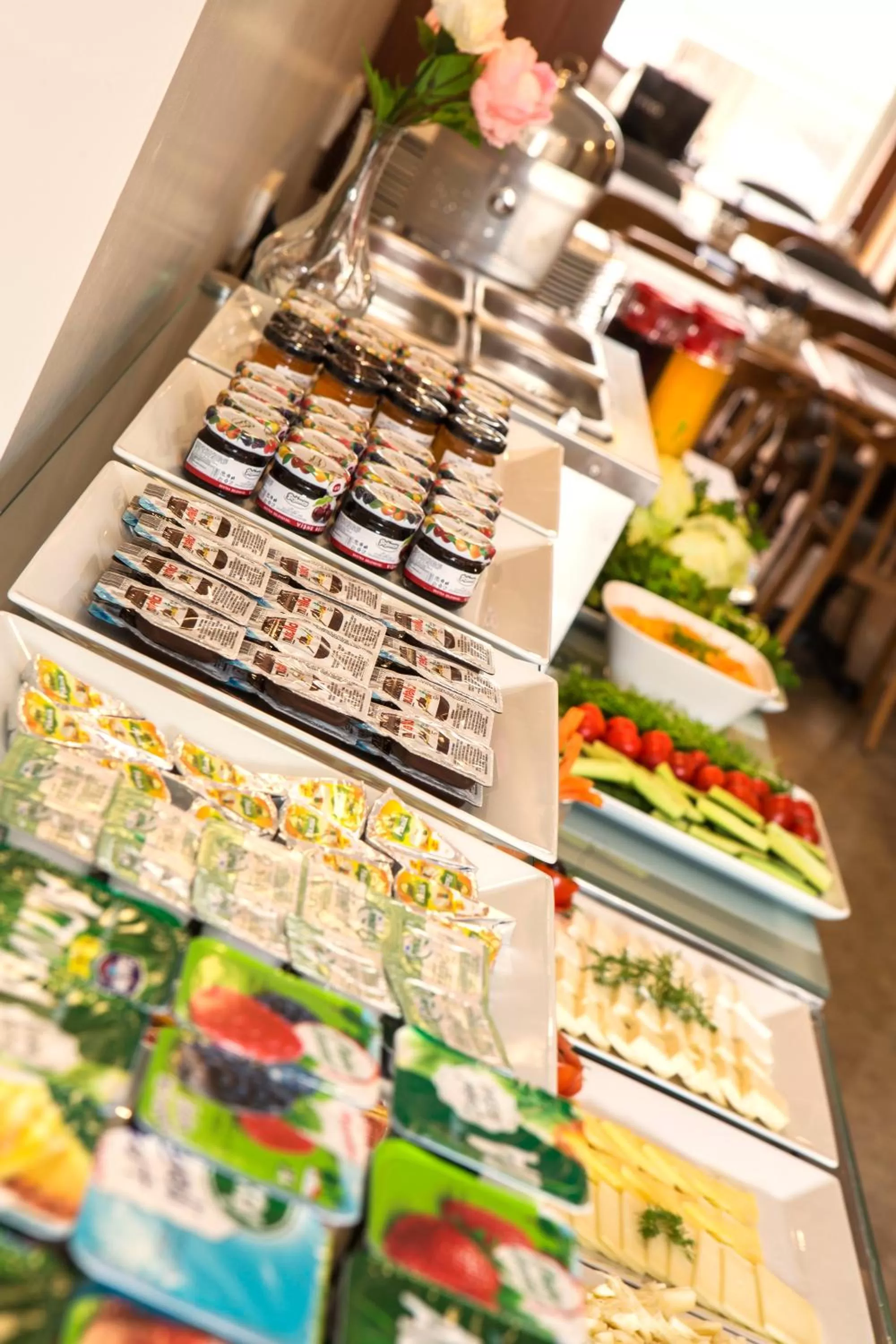 Restaurant/places to eat in Obelisk Hotel & Suites