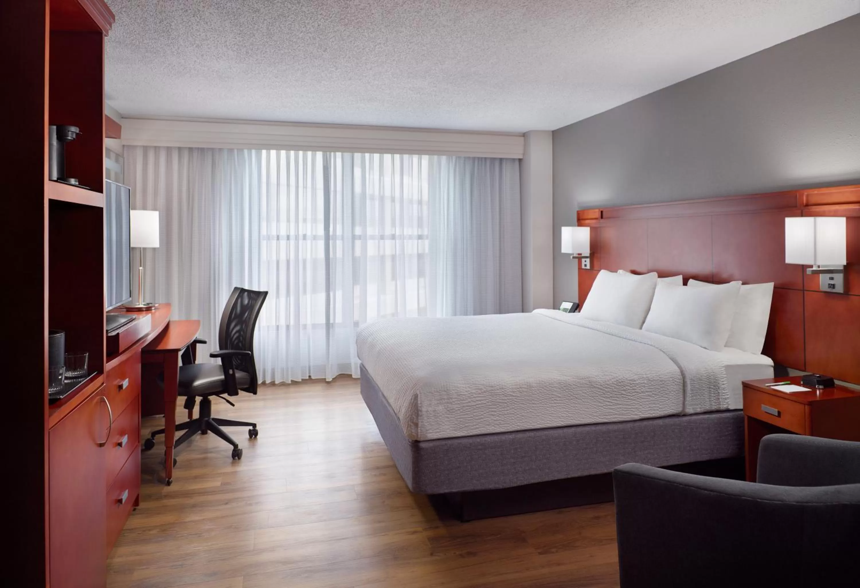 Bedroom, Bed in Courtyard Atlanta Decatur Downtown/Emory