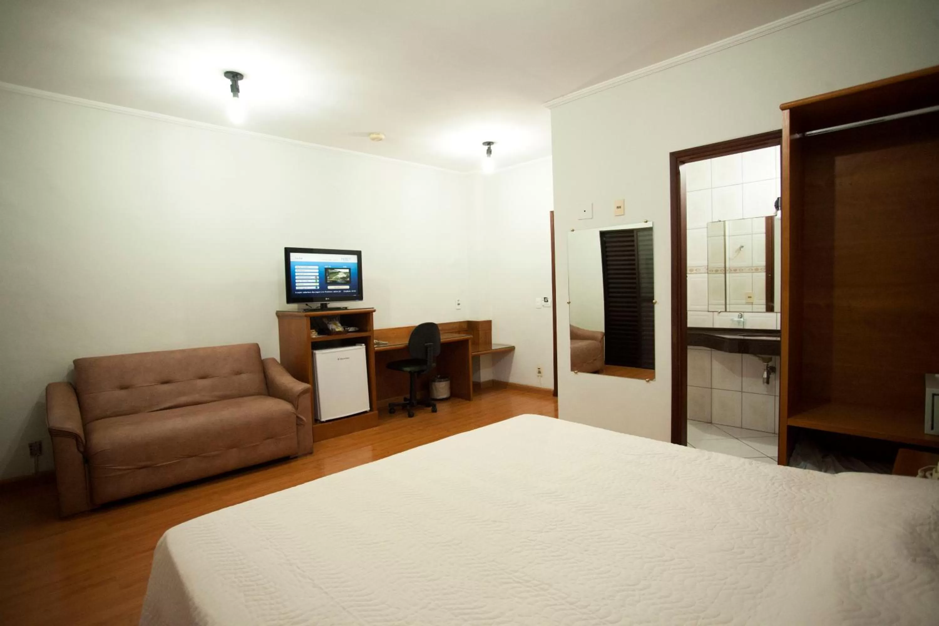 Photo of the whole room, Room Photo in Indaiá Hotel Residence