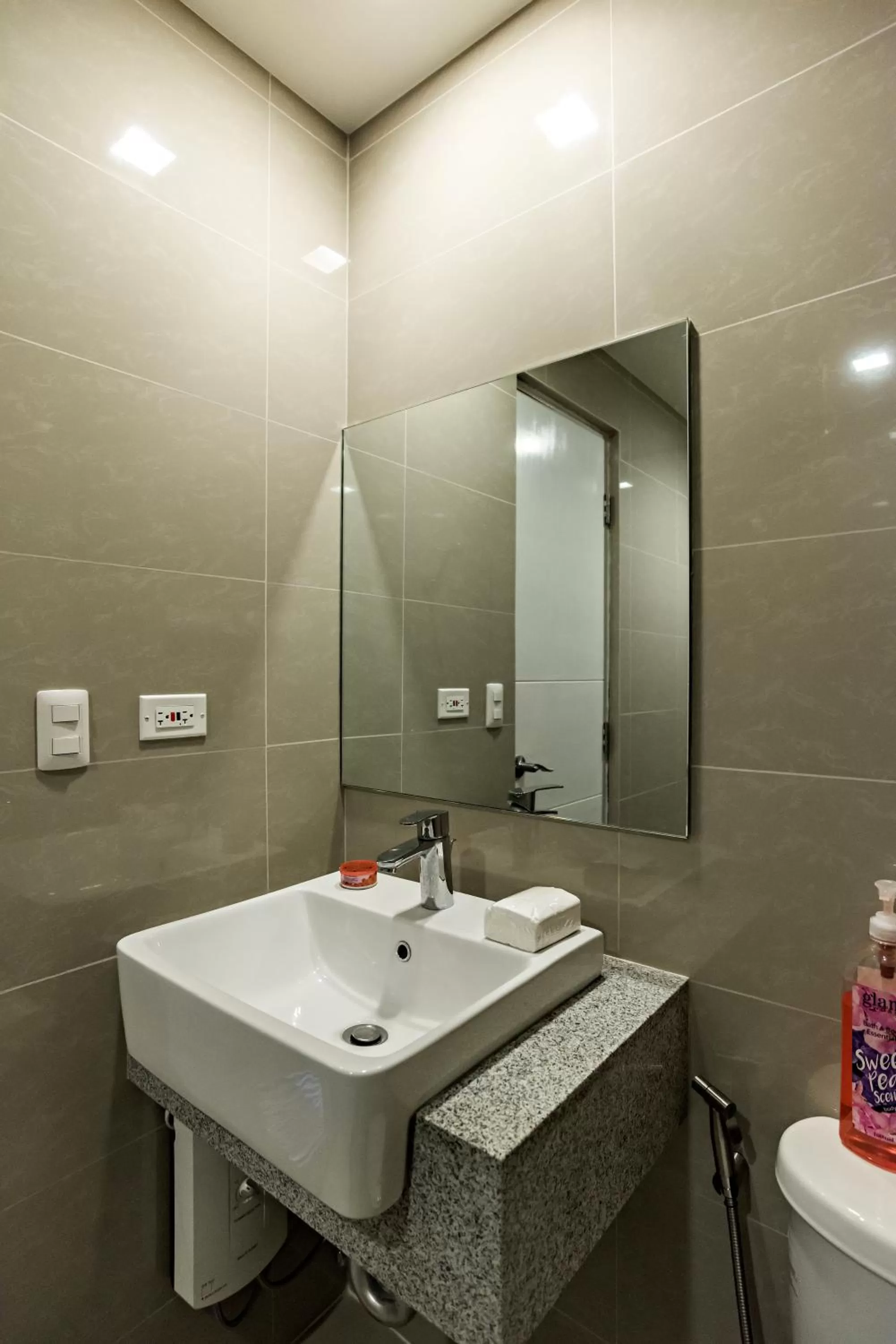 Bathroom in 1BR Suite in Uptown BGC