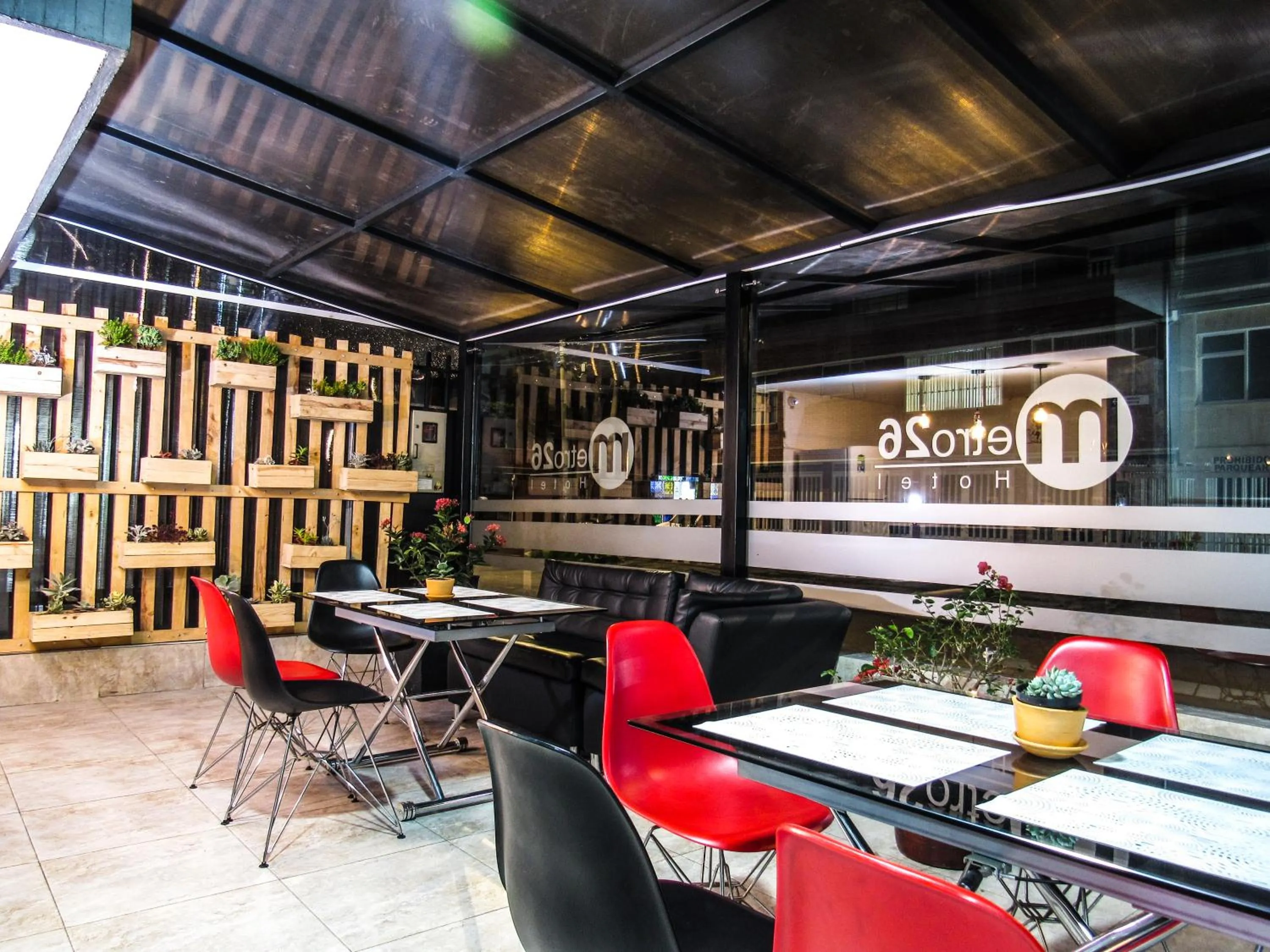 Night in Hotel Metro 26