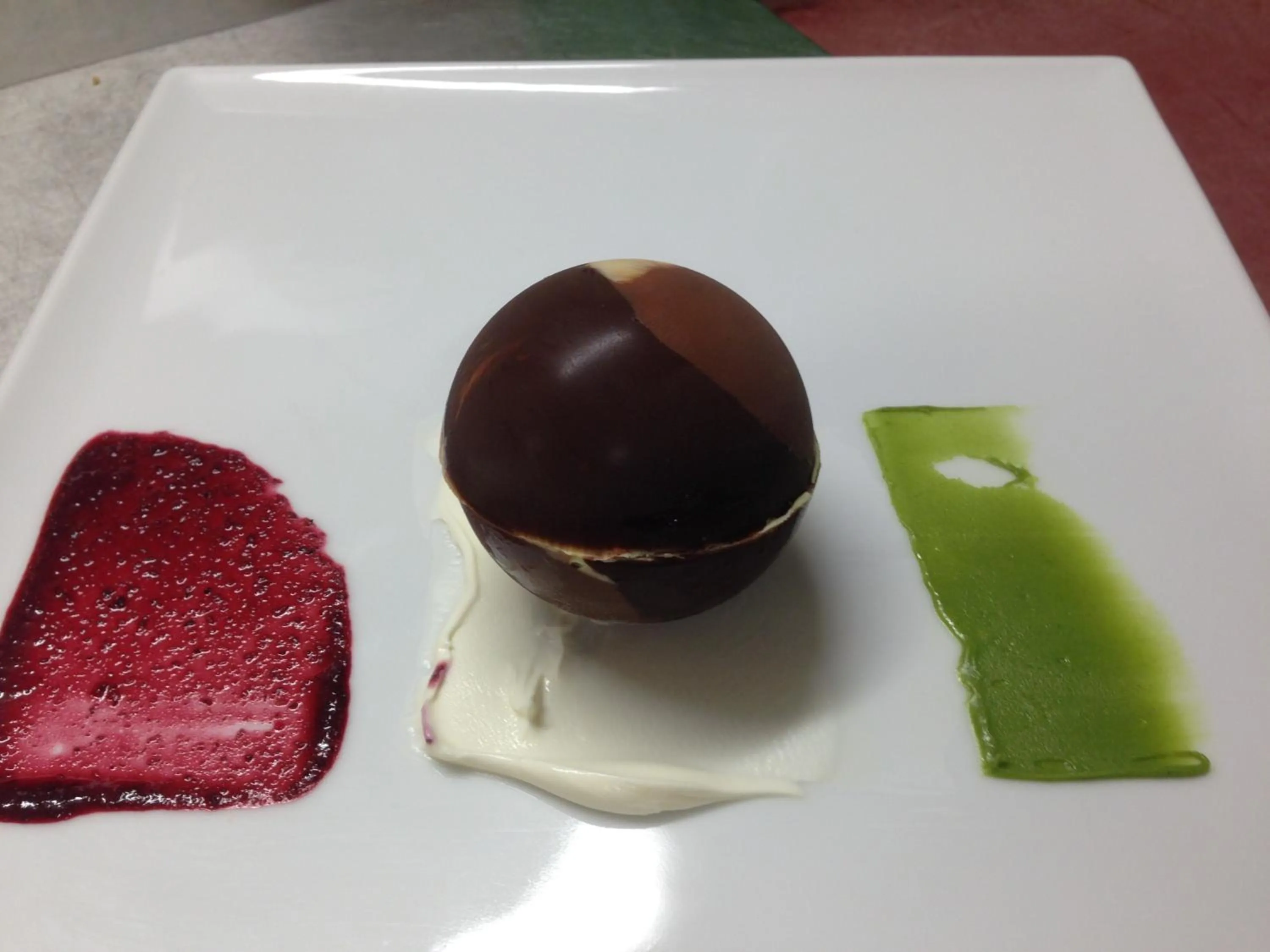 Food and drinks in Logis Hôtel Restaurant Du Lion D'argent Et Des Tanneries