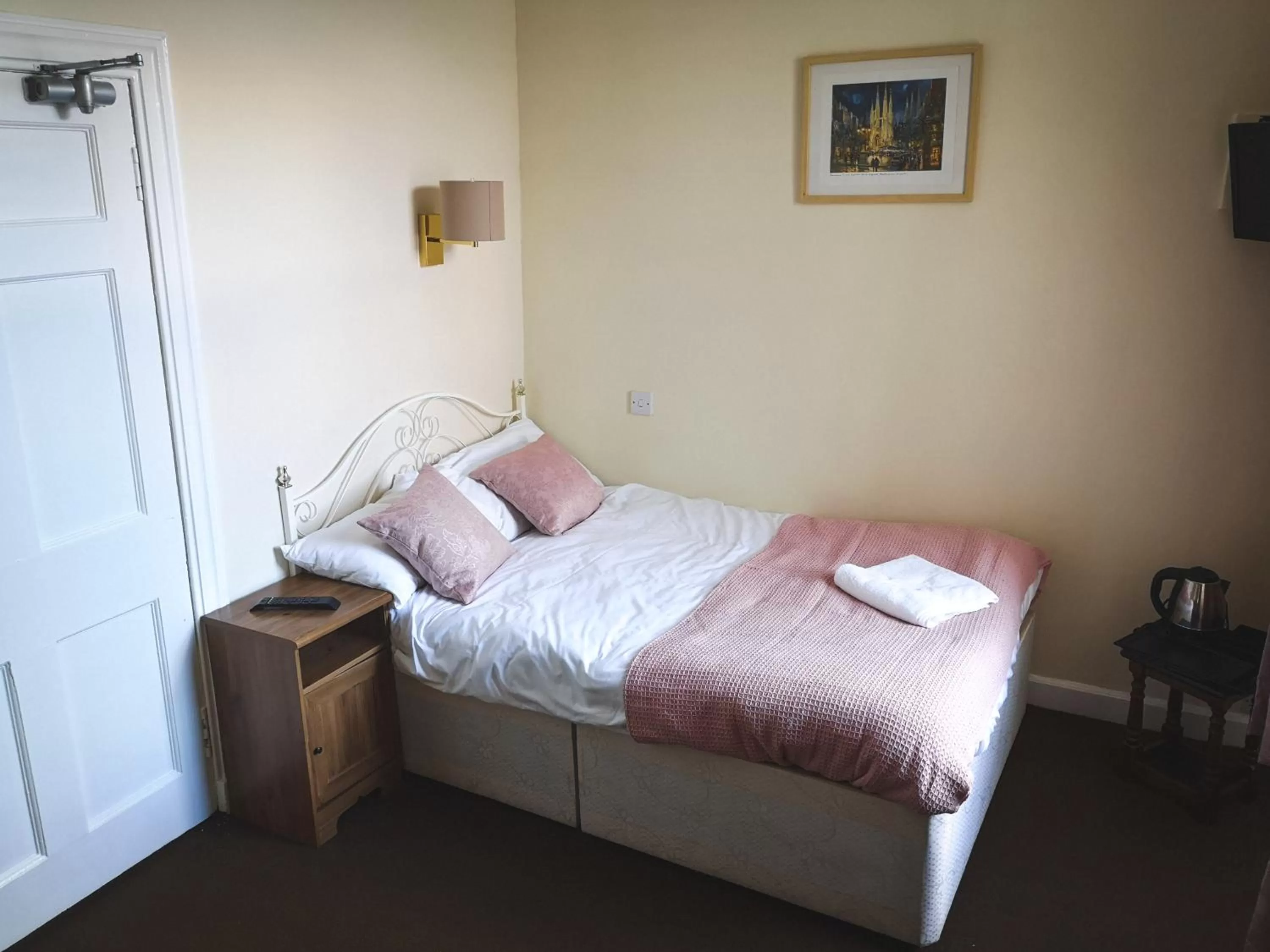 Bed in George and Abbotsford