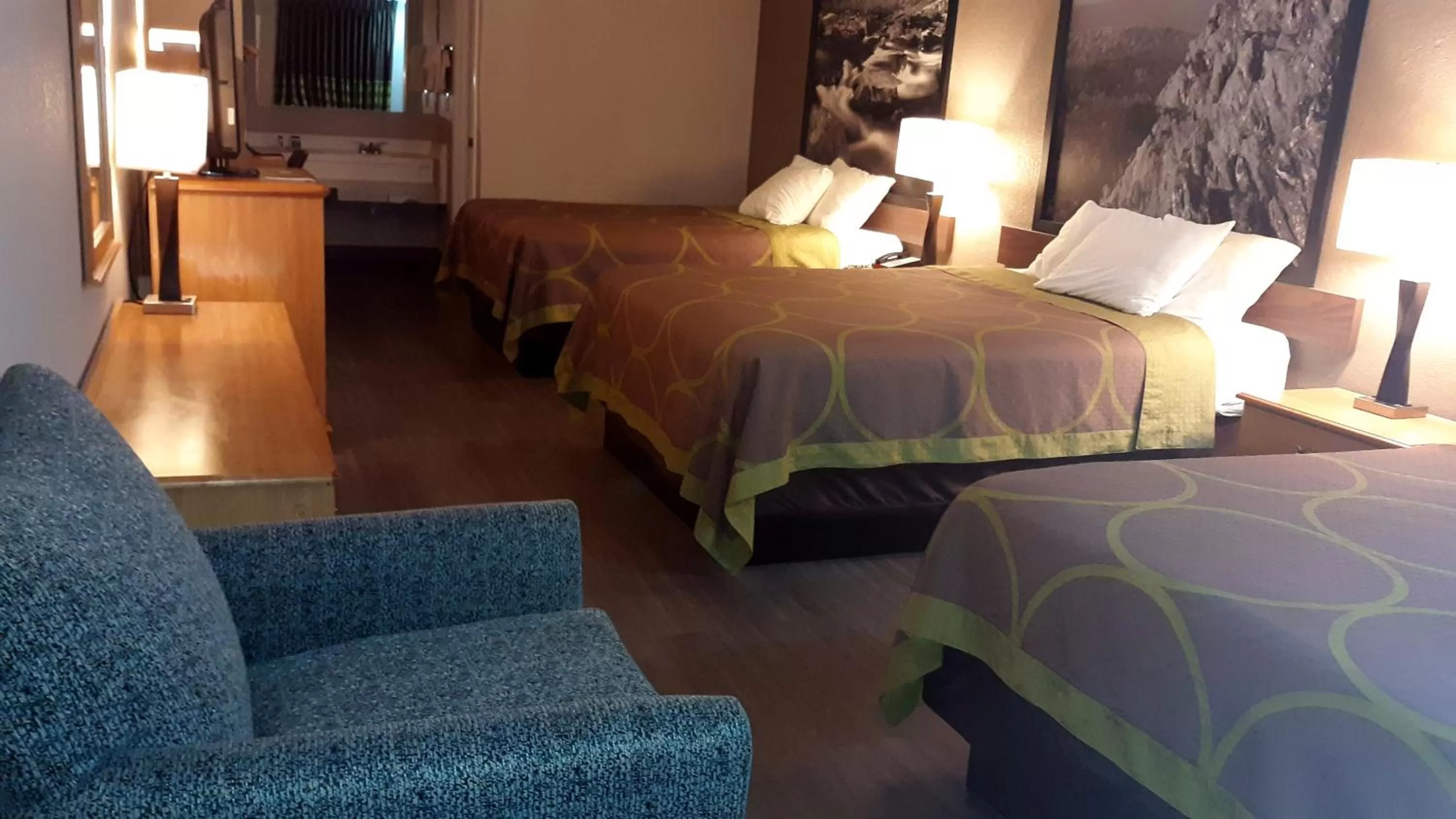 Bed in Super 8 by Wyndham Fort Chiswell Wytheville Area