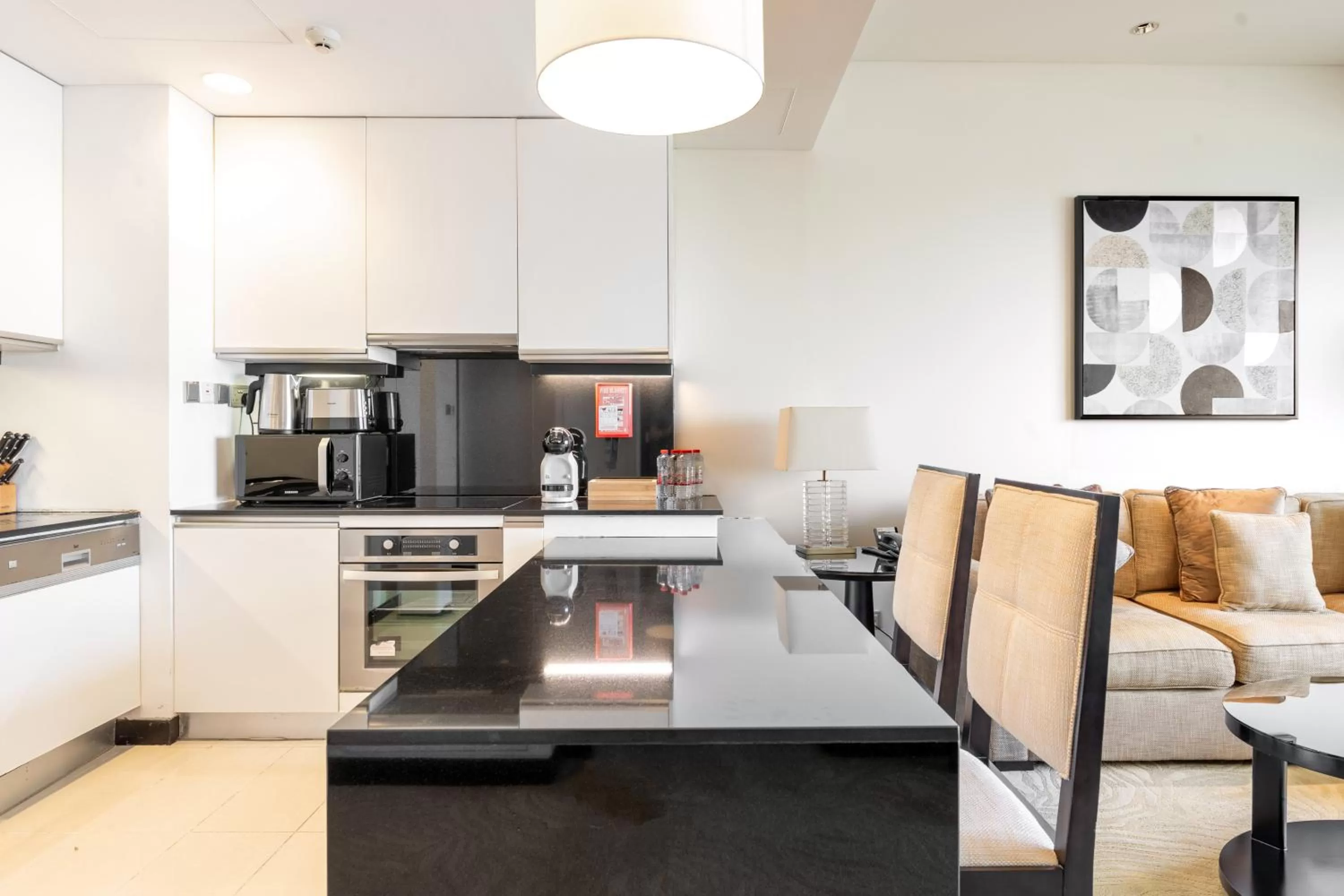 Kitchen or kitchenette in Emaar Residences Dubai Marina by Qstay - formerly Address Dubai Marina