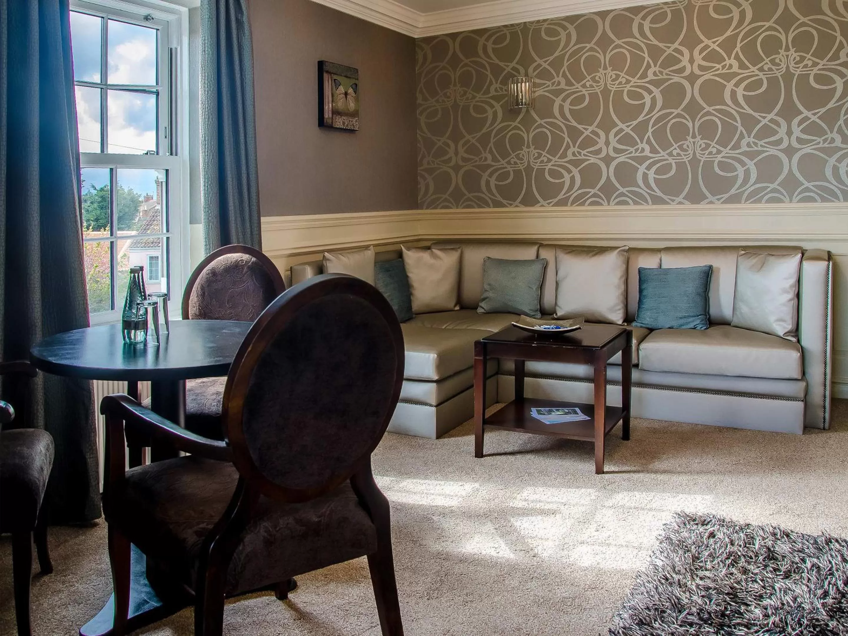 Bedroom in Cliff Hotel