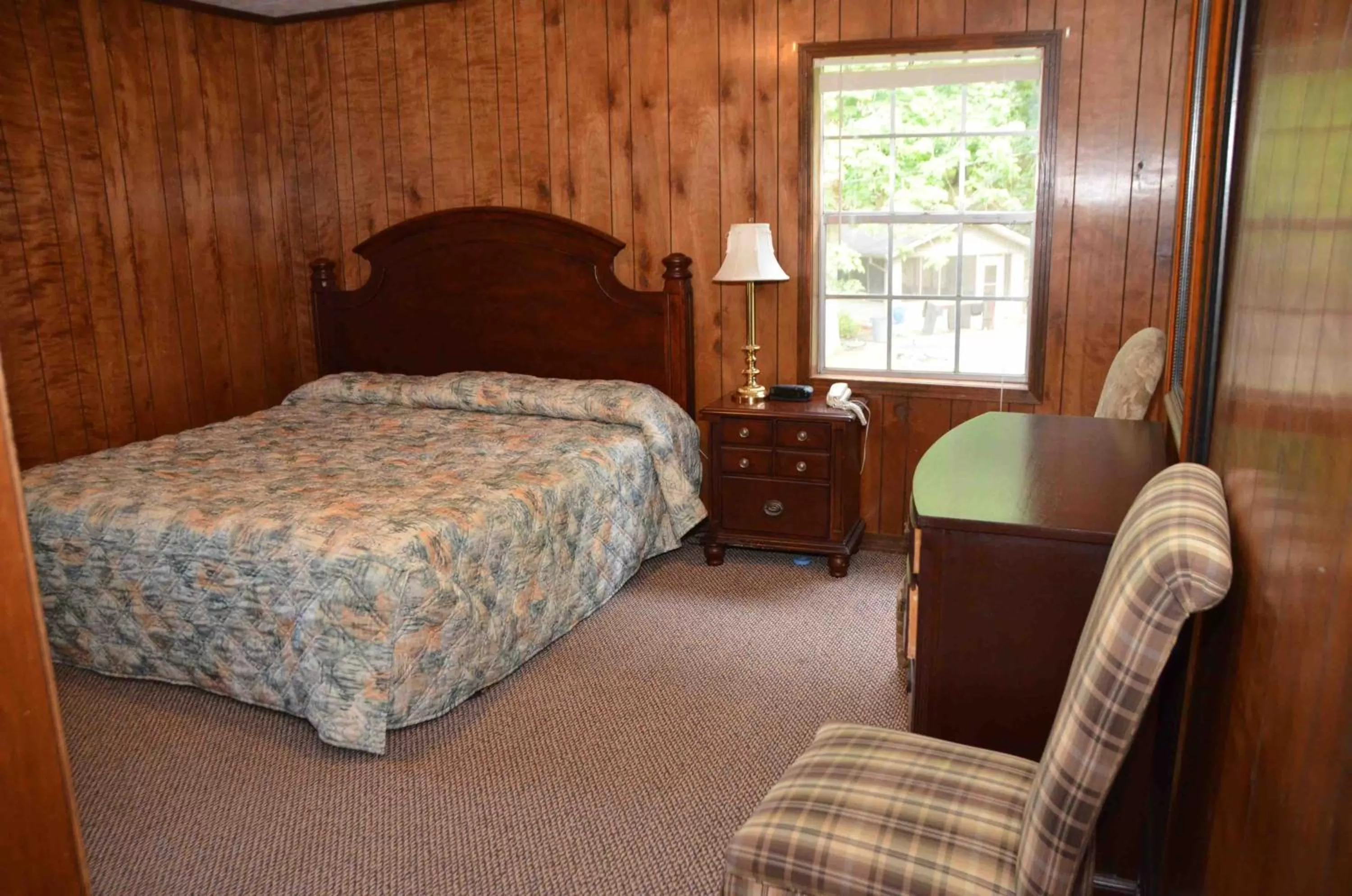 Bed in The Retreat at Center Hill Lake