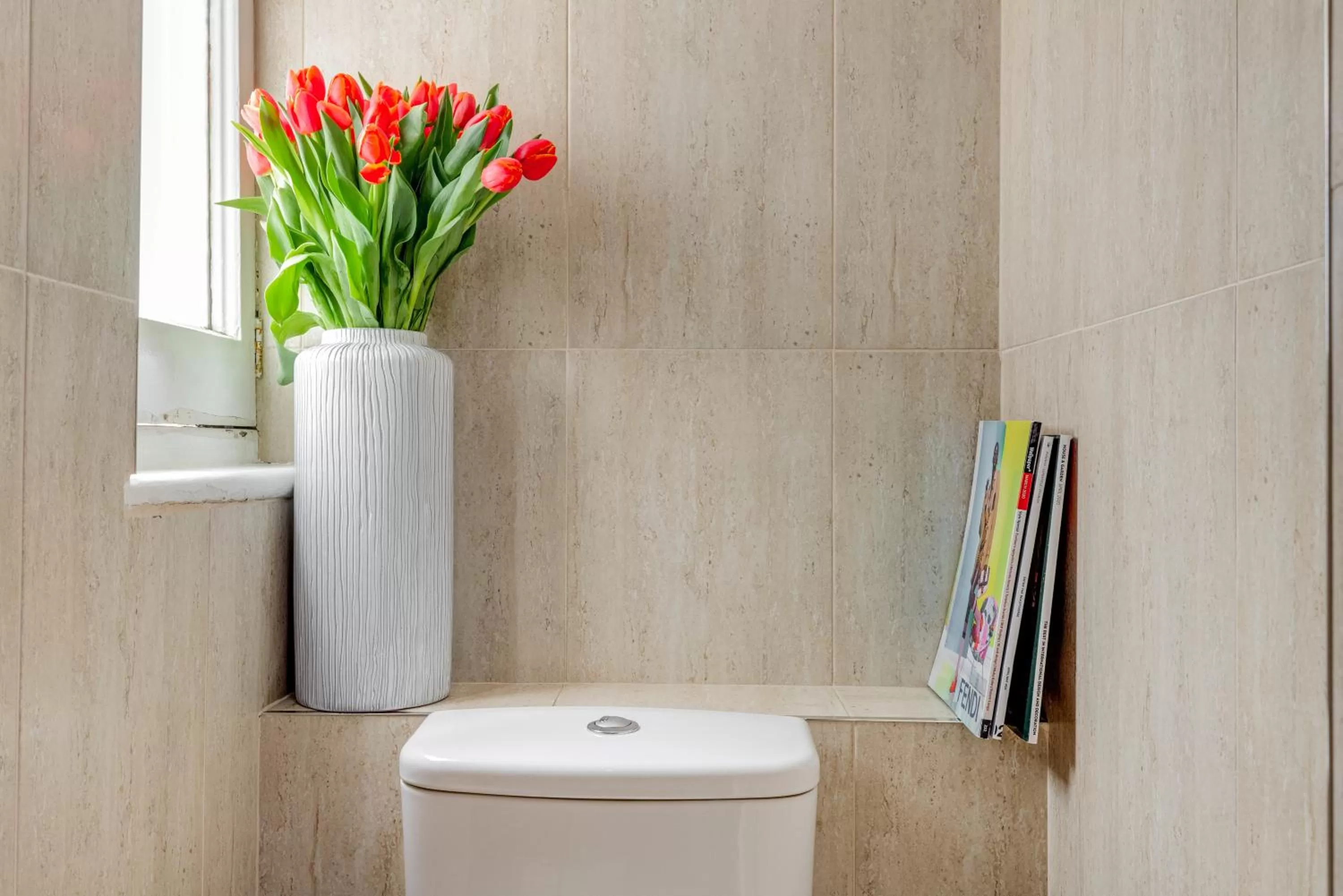 Toilet in 1 Lexham Gardens Hotel