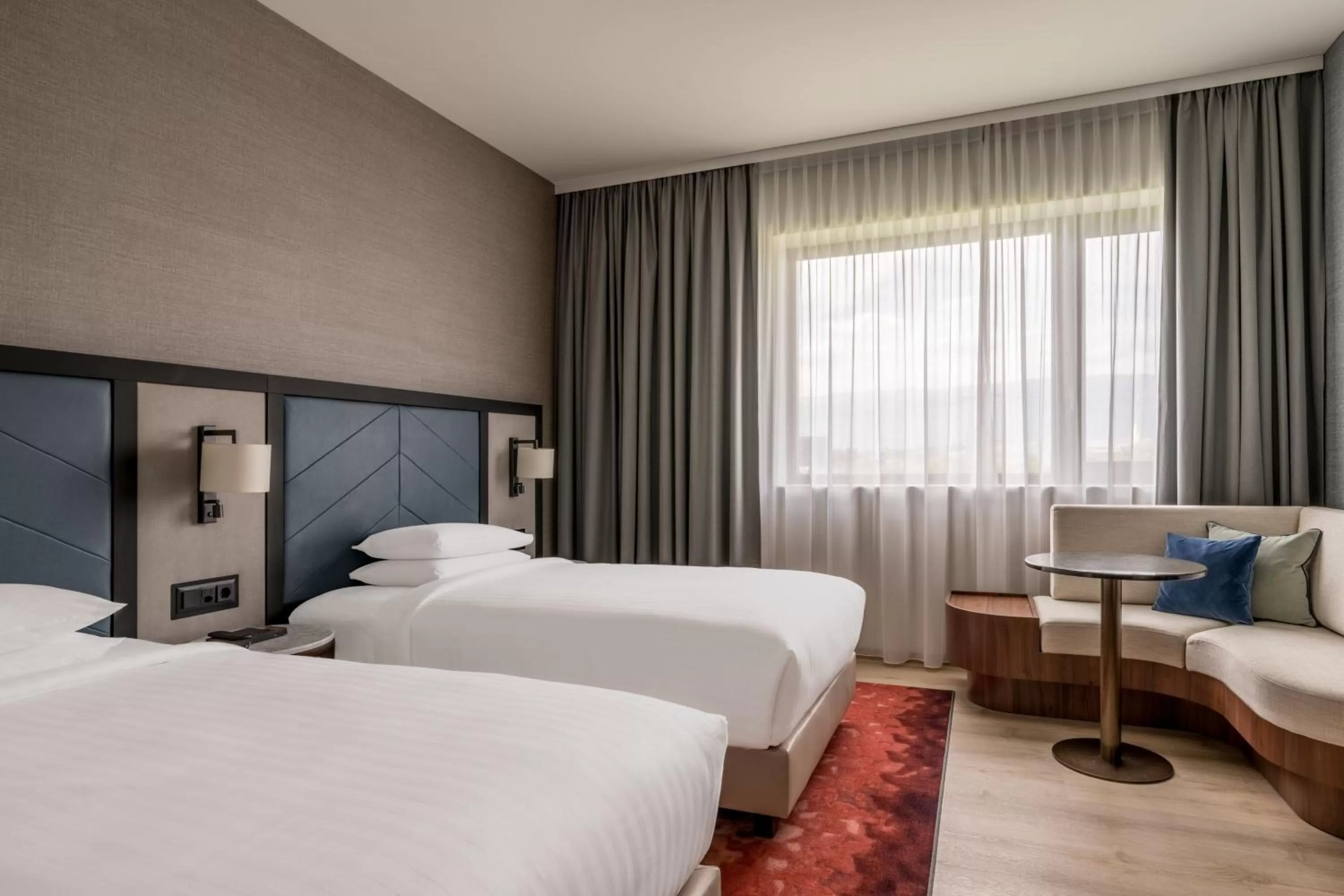 Club Twin Room - Club Level in Geneva Marriott Hotel