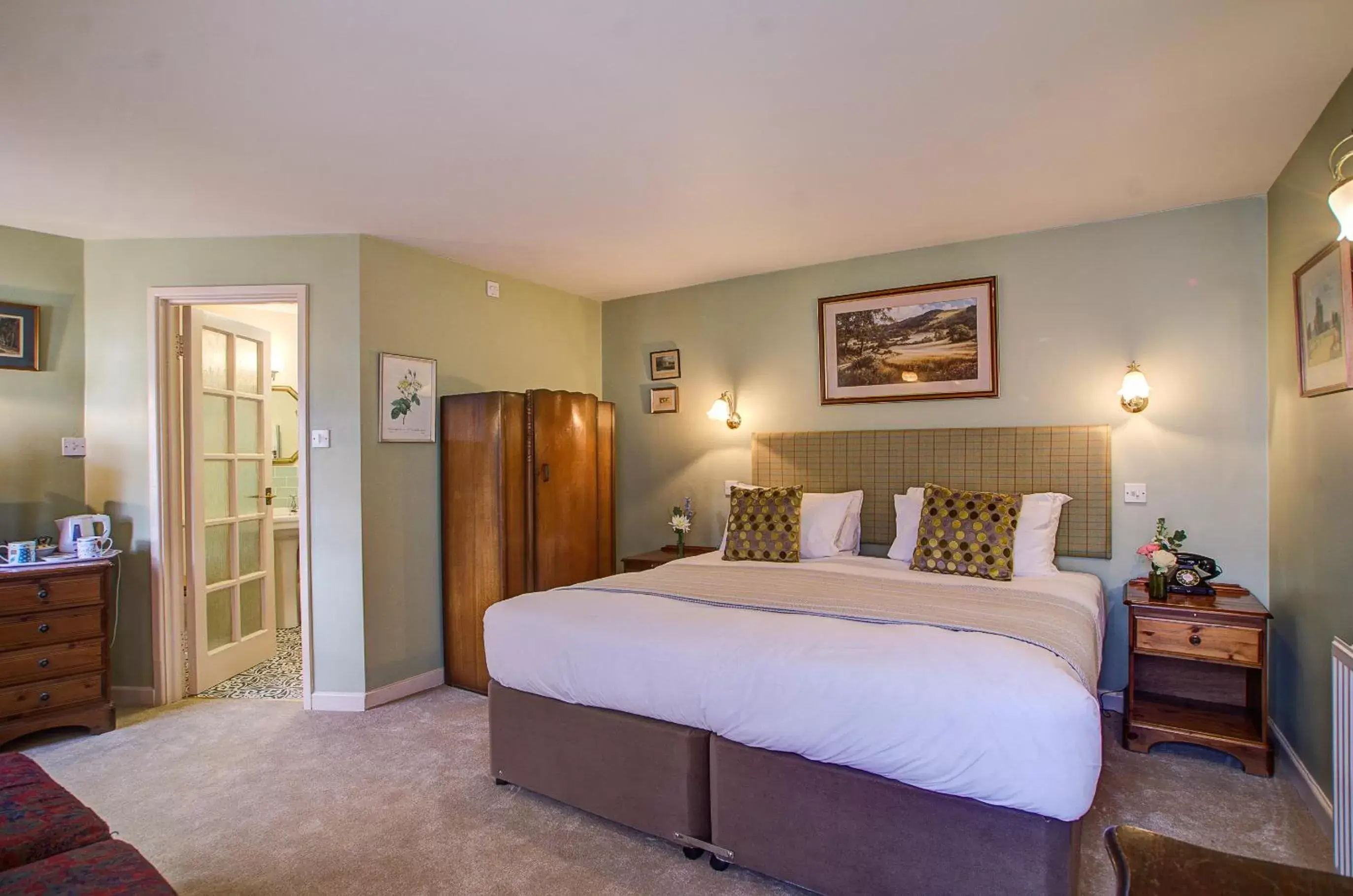 Superior Double Room in White Hart Inn Superior Double Room in White Hart Inn