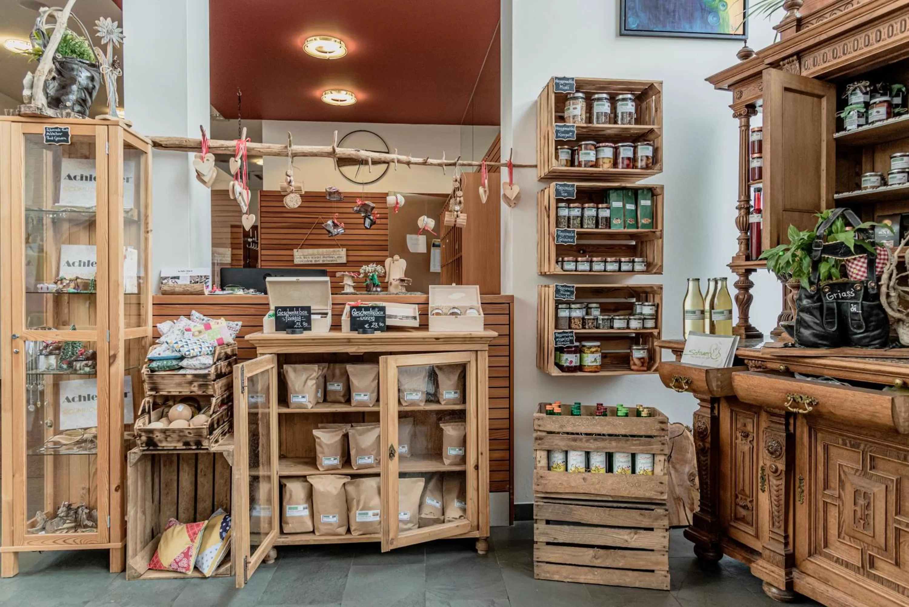 Shopping Area in Wohlfühlhotel Goiserer Mühle