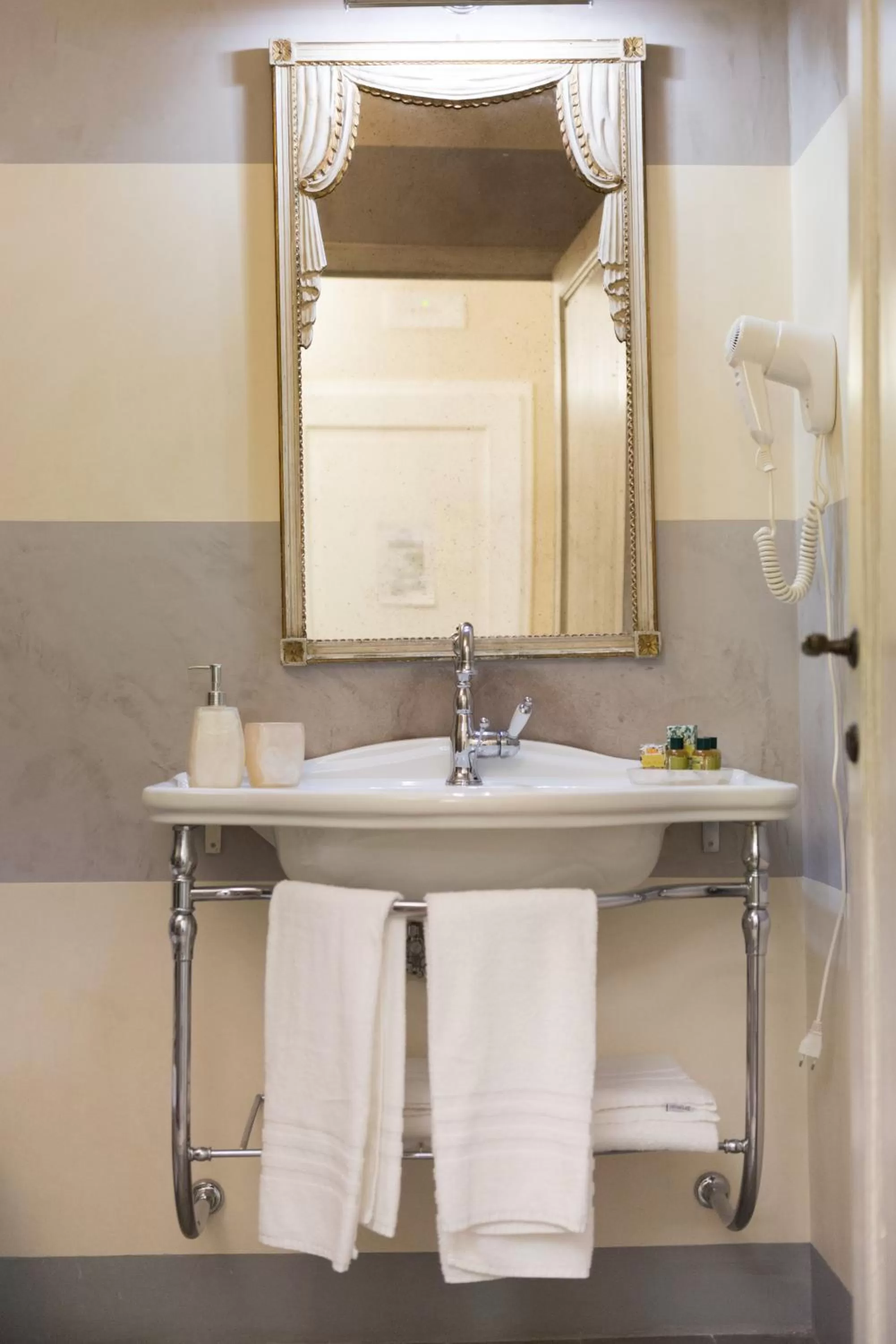 Bathroom in Corte dei Neri Residenza d'Epoca