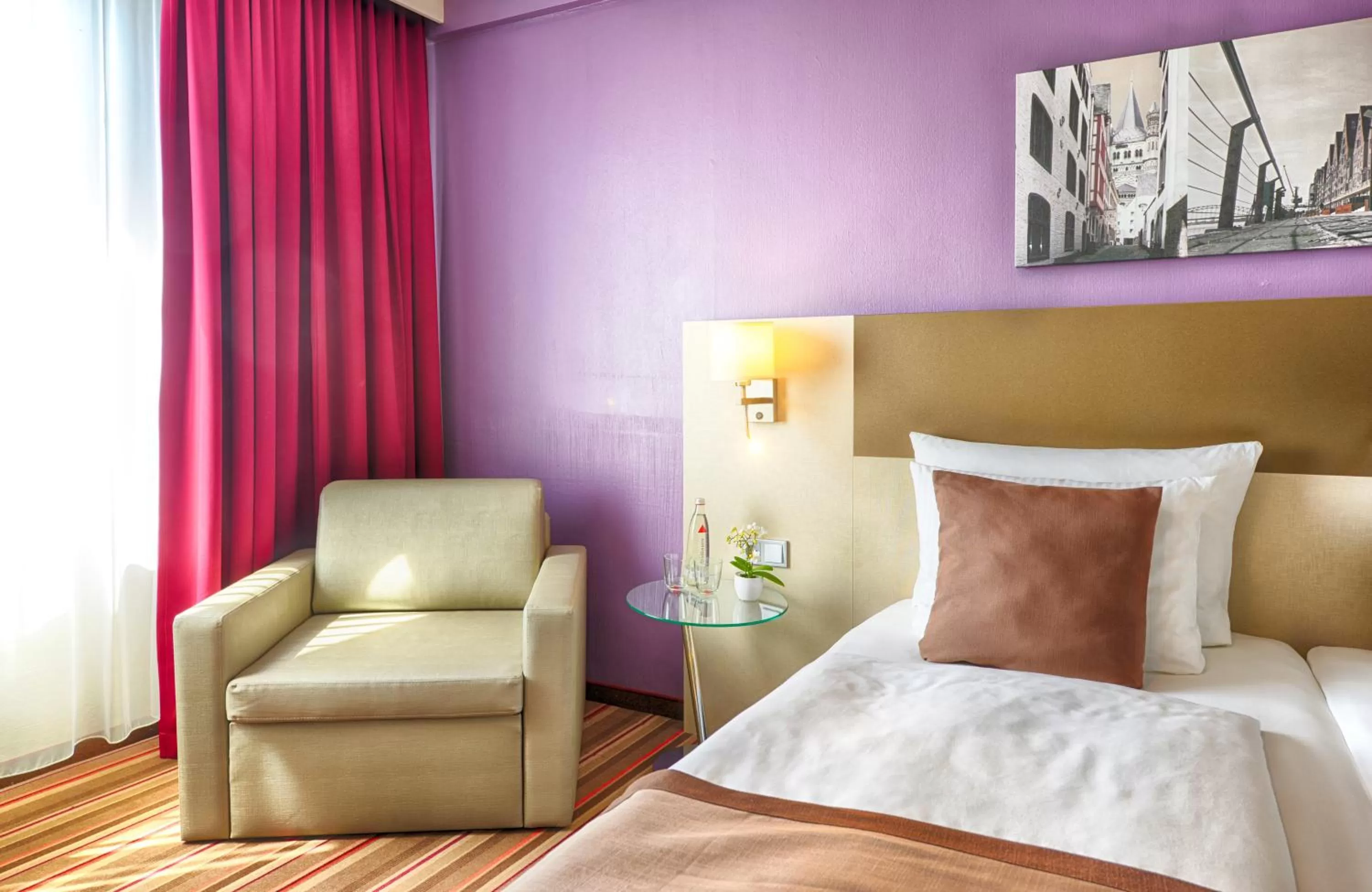 Bedroom, Bed in Leonardo Hotel Köln