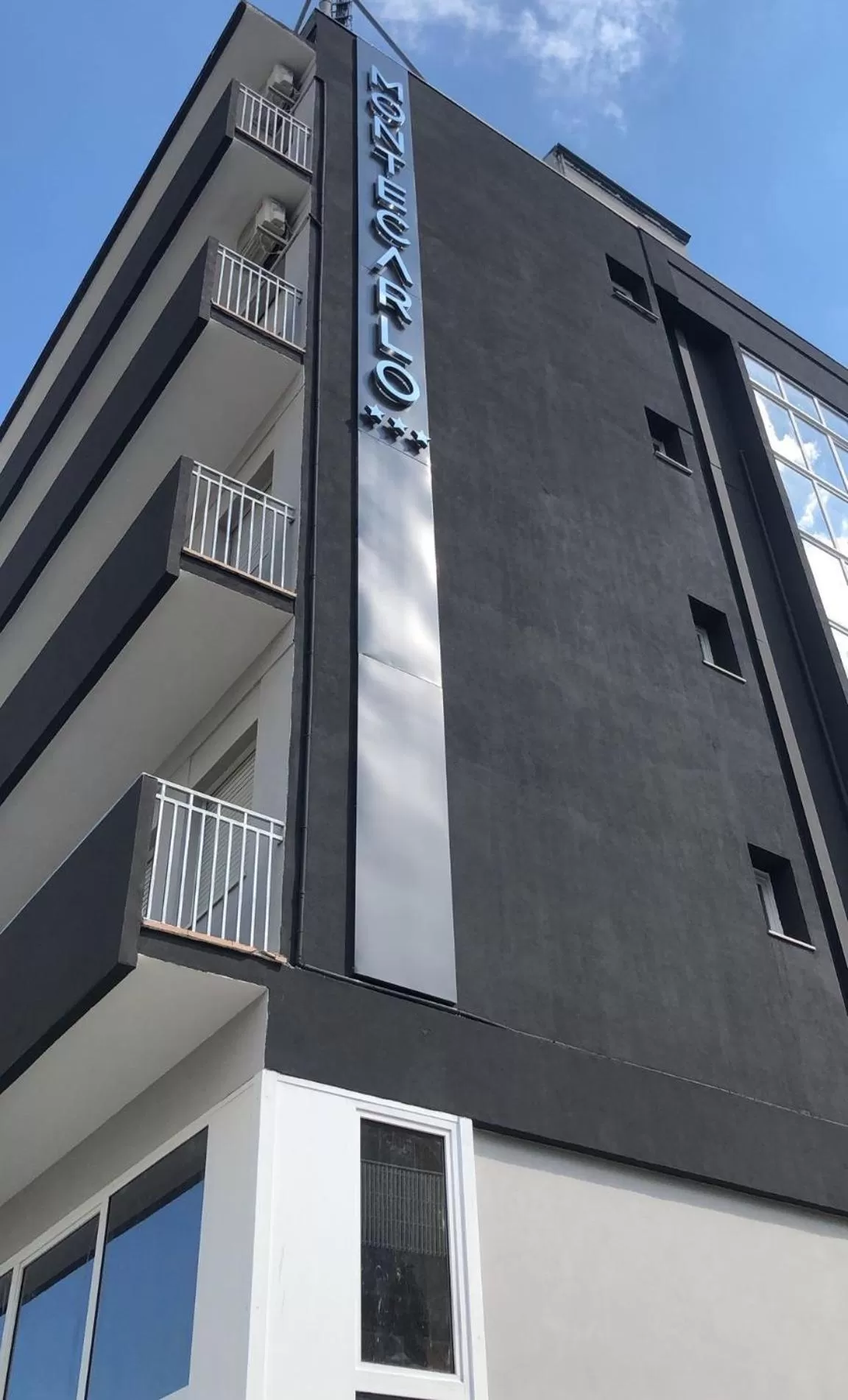 Property building in Hotel B&B Montecarlo