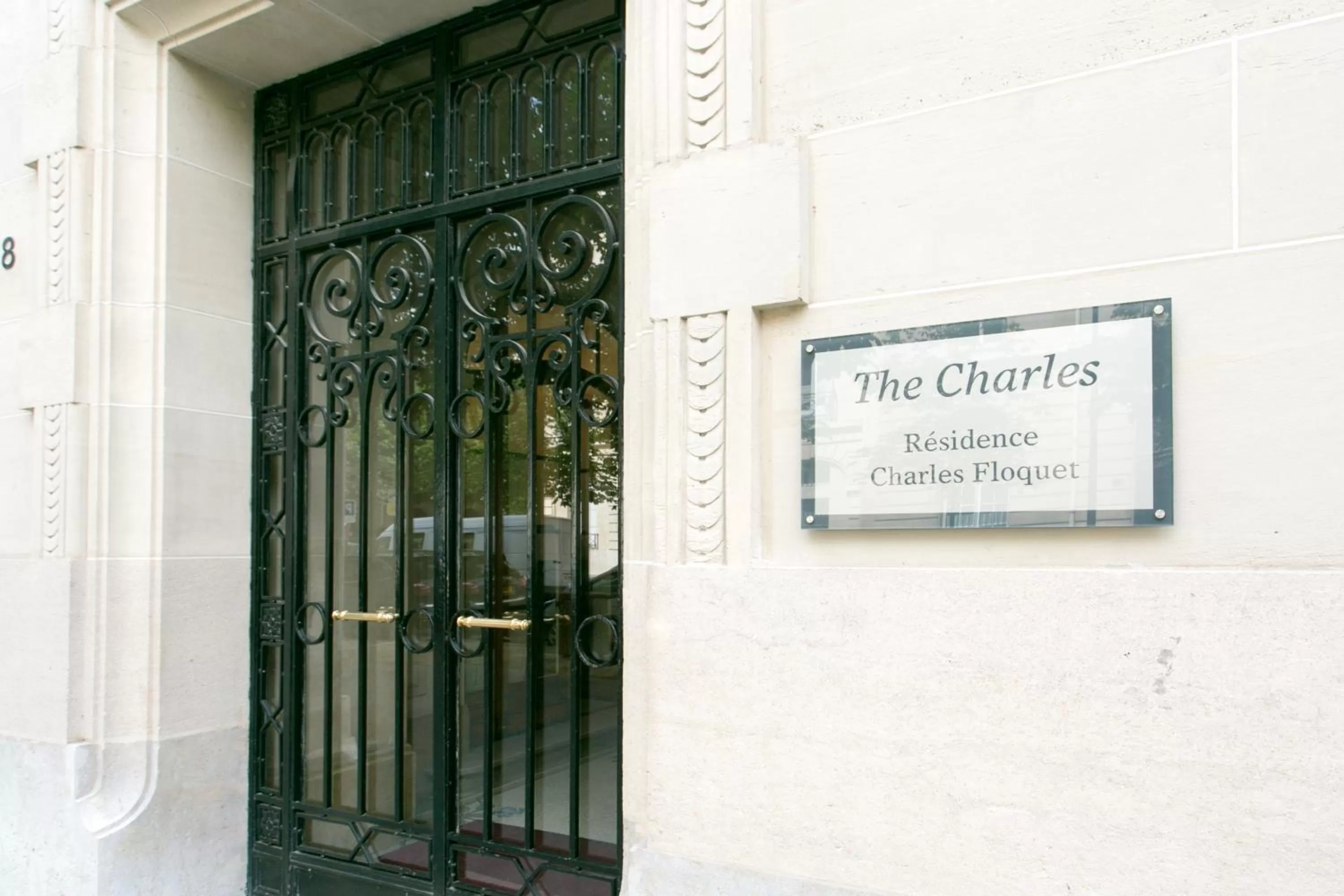 Facade/entrance in Résidence Charles Floquet