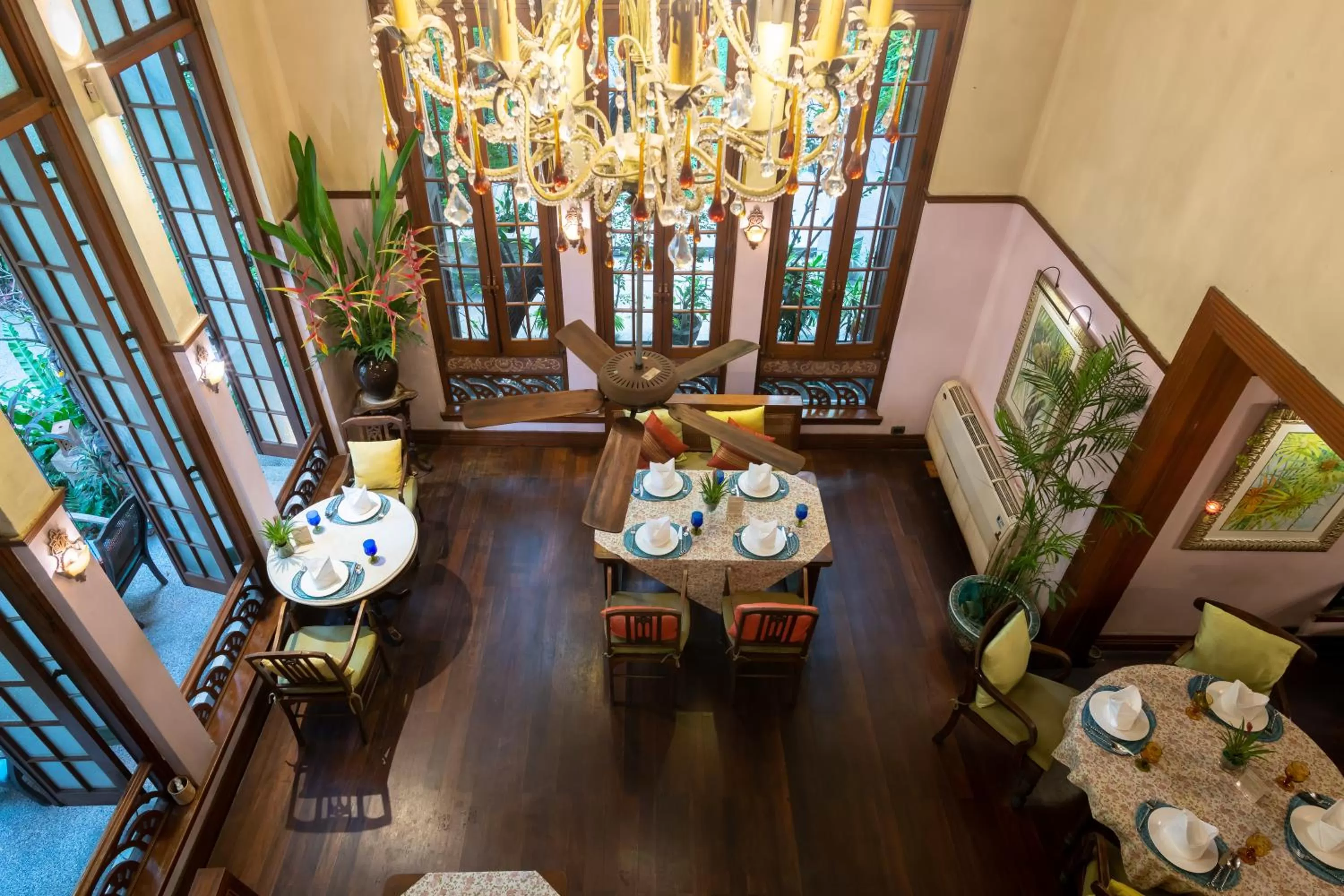 Restaurant/places to eat in Ariyasom Villa