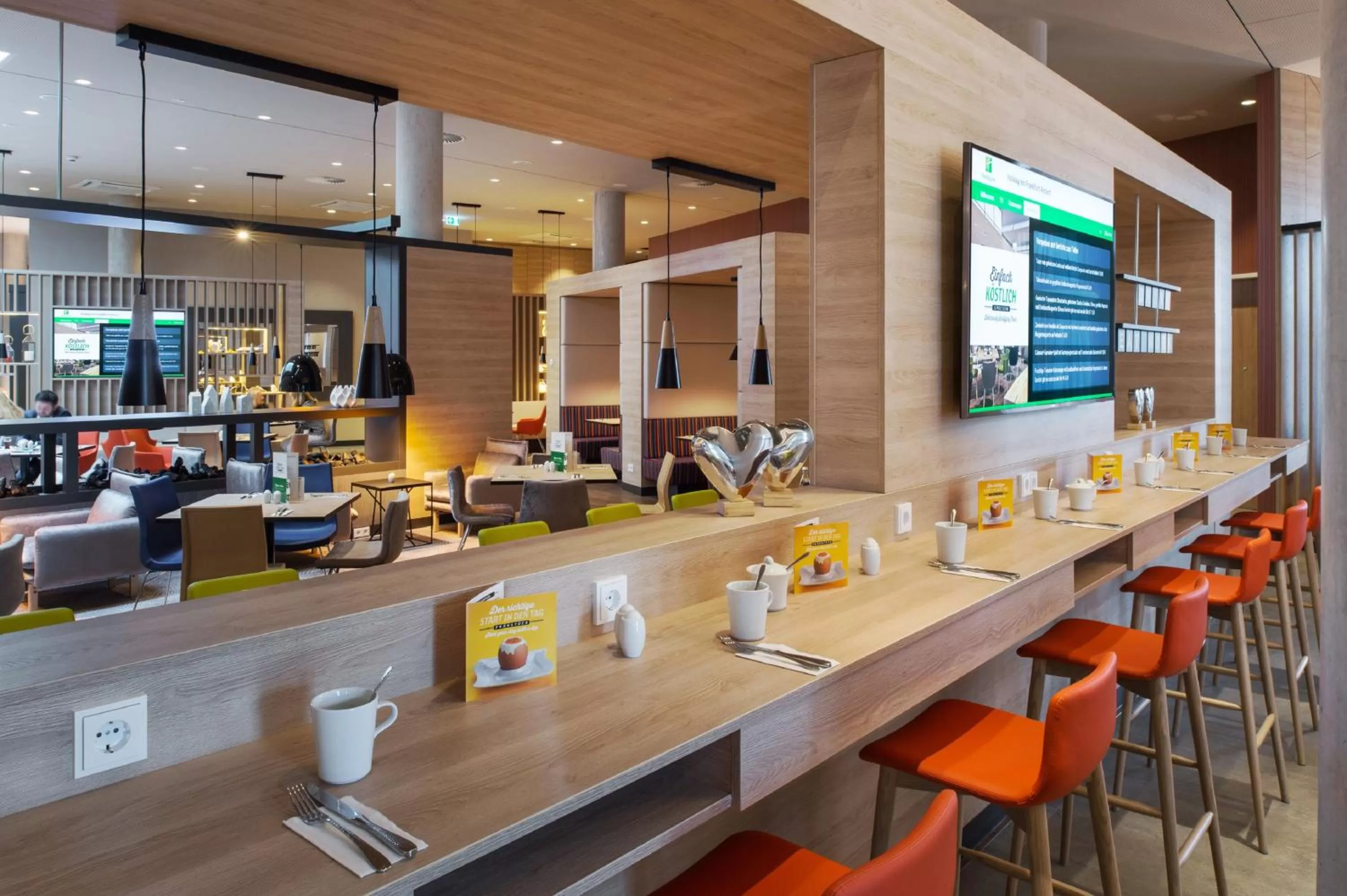 Restaurant/places to eat in Holiday Inn Frankfurt Airport by IHG