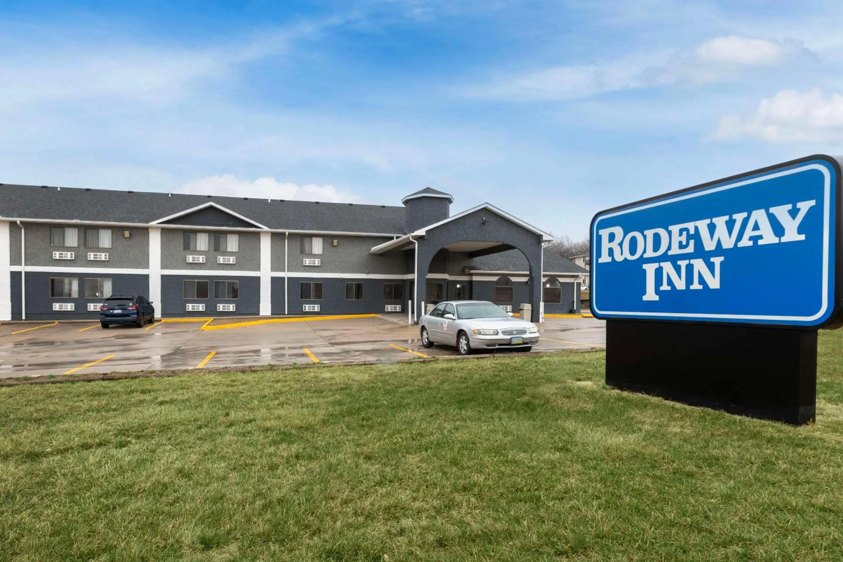 Property building in Rodeway Inn Red Oak