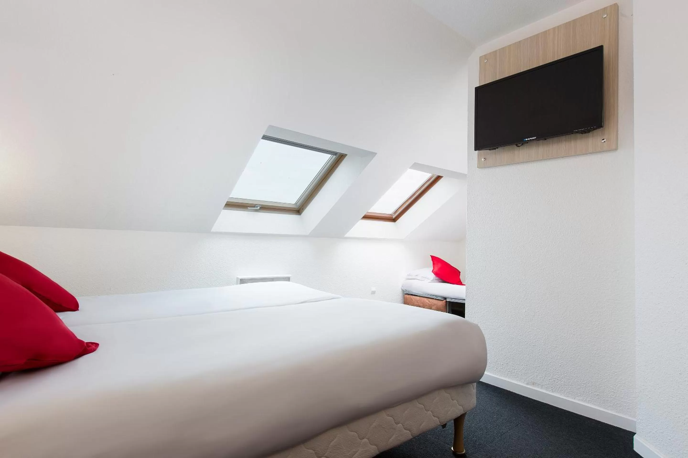 TV and multimedia, Bed in HÔTEL ÉDEN - Metz Nord - Woippy - Porte du Luxembourg - A31