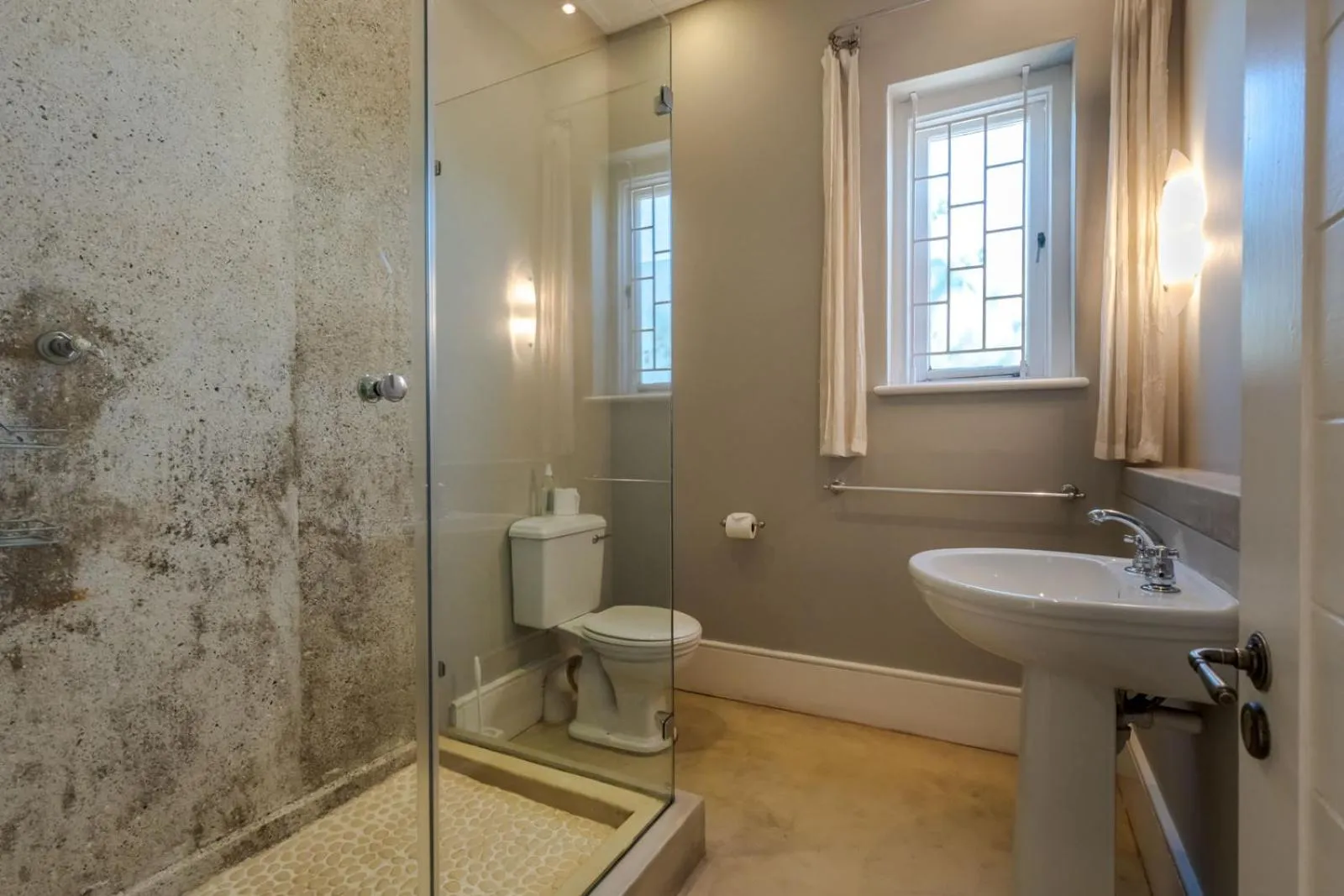 Bathroom in Blue Bay Lodge