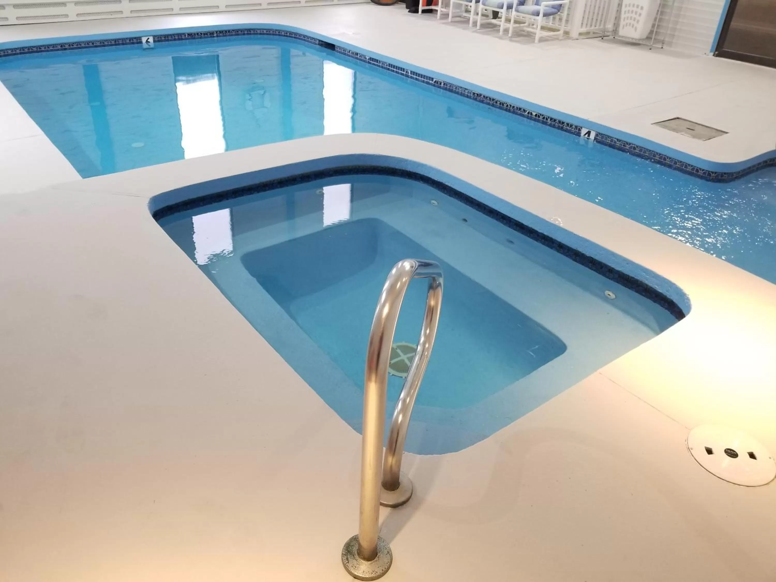 Swimming pool in Hampton Village Inn