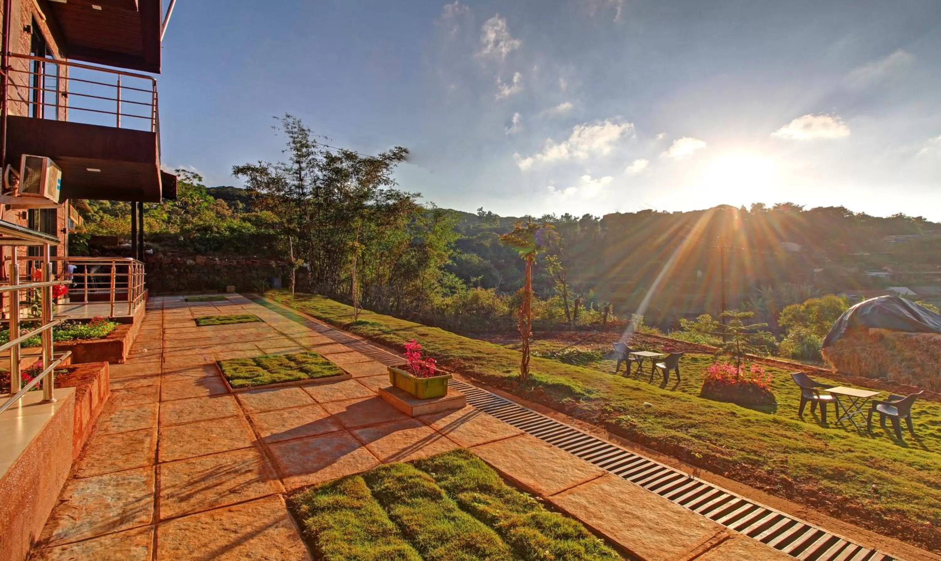 Treebo Trend Raaya Regency