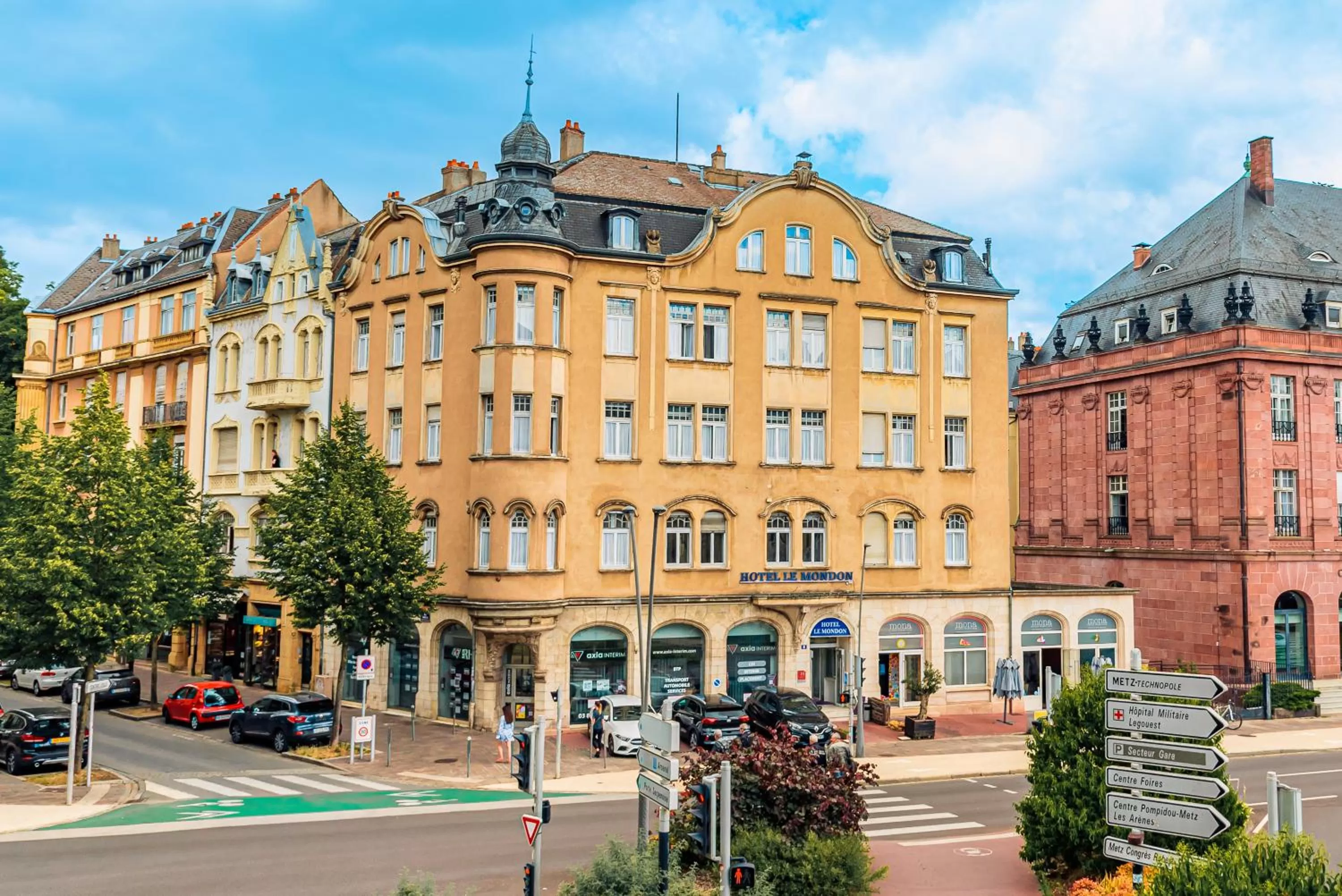 Property building in Hôtel Le Mondon Metz