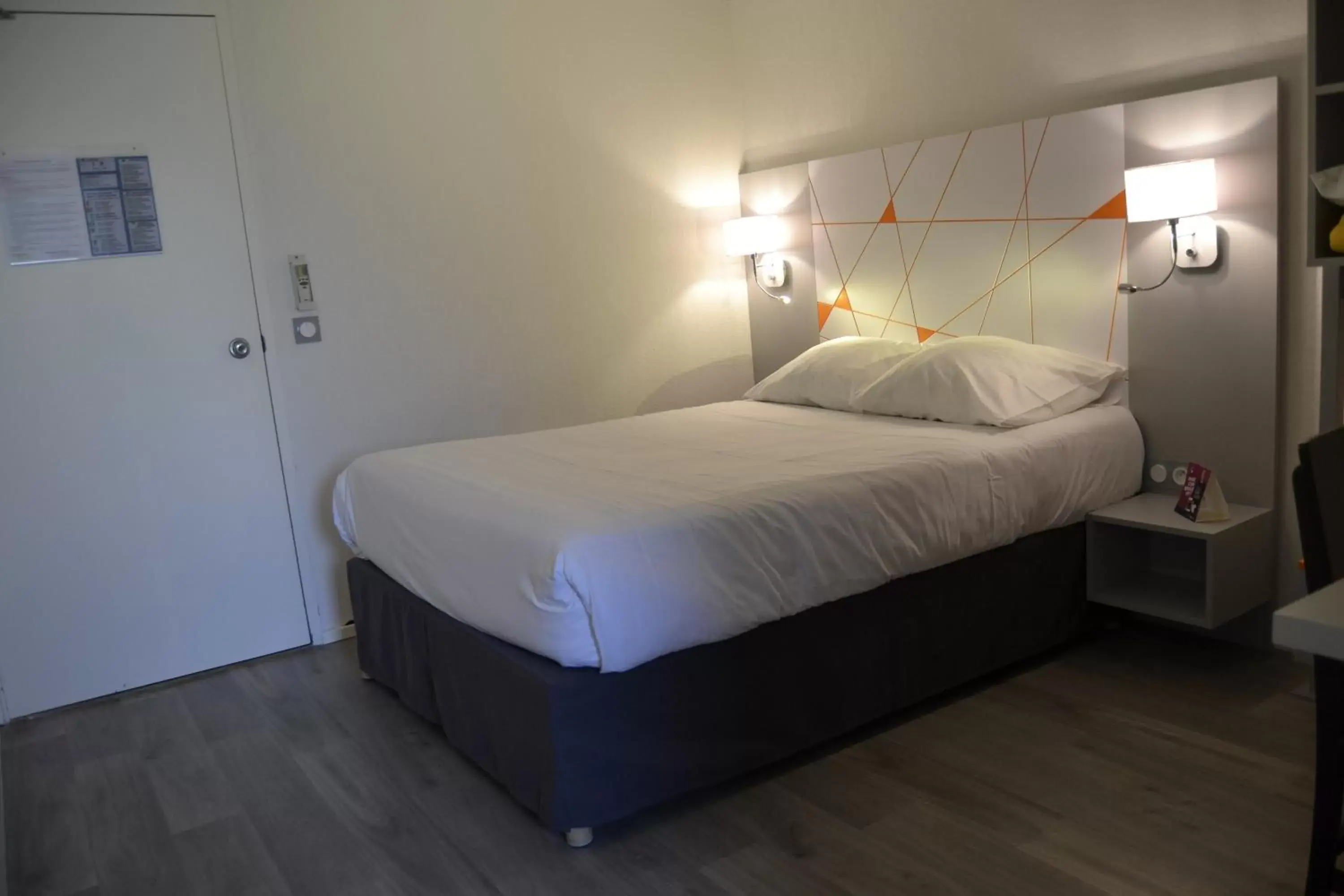 Double Room - Disability Access in Hotel du Parc Euromédecine by AKENA Double Room - Disability Access in Hotel du Parc Euromédecine by AKENA