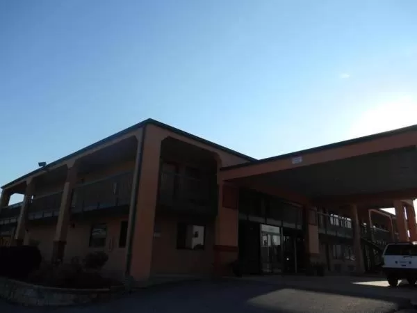Facade/entrance in AmeriStay Inn St Joseph