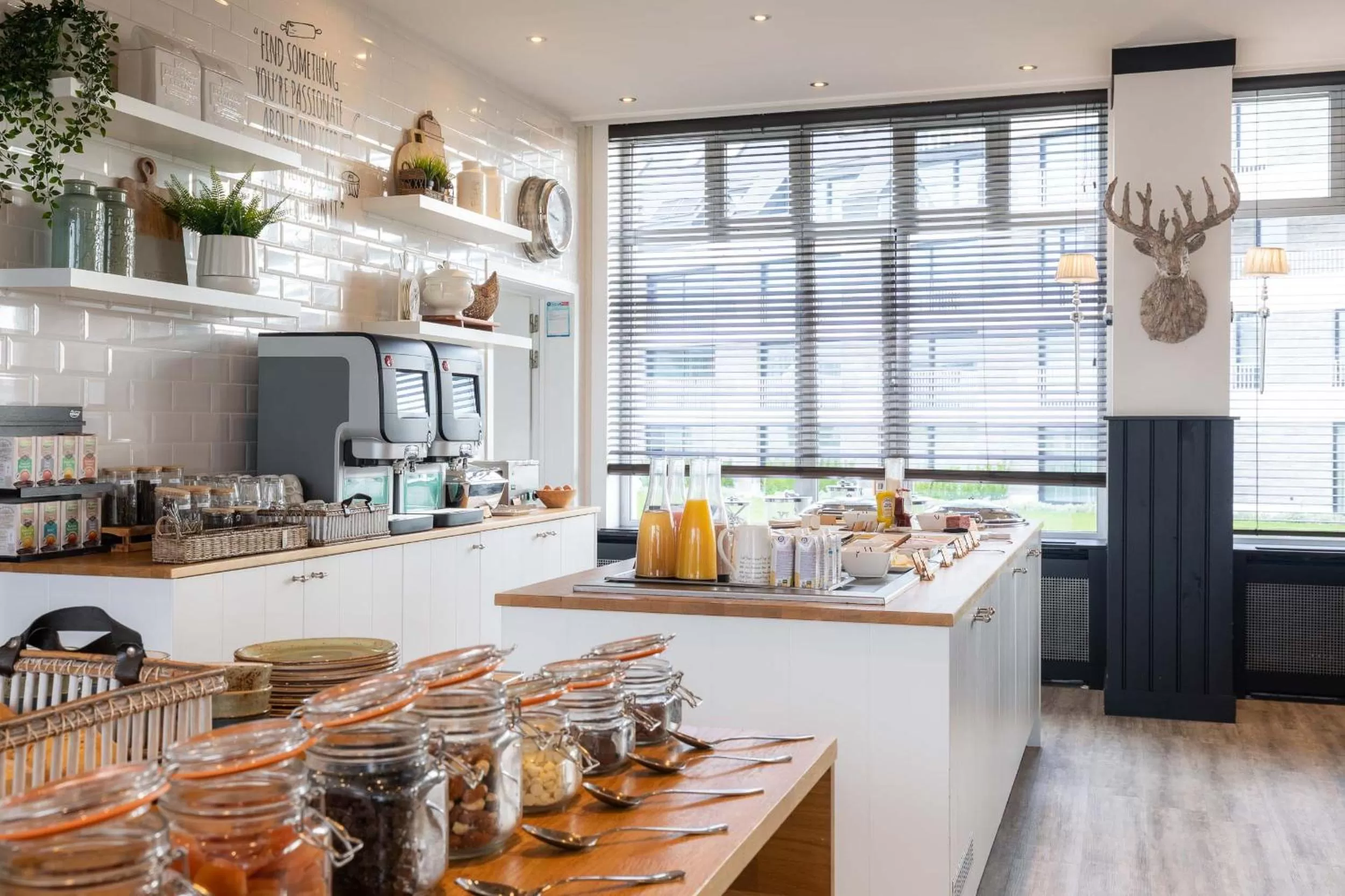 Coffee/tea facilities in West Bay