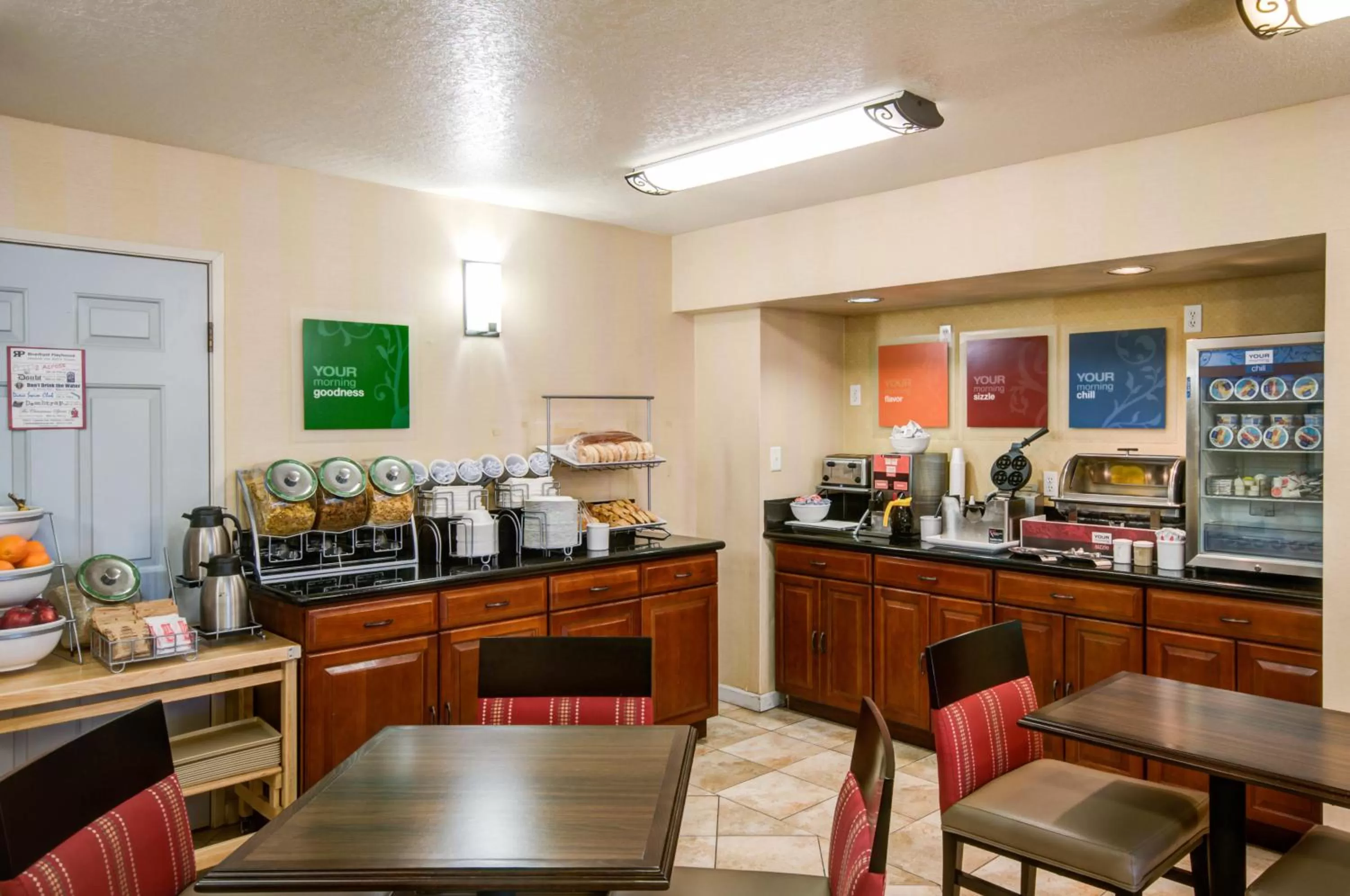 Communal lounge/ TV room in Comfort Inn Redding Near I-5