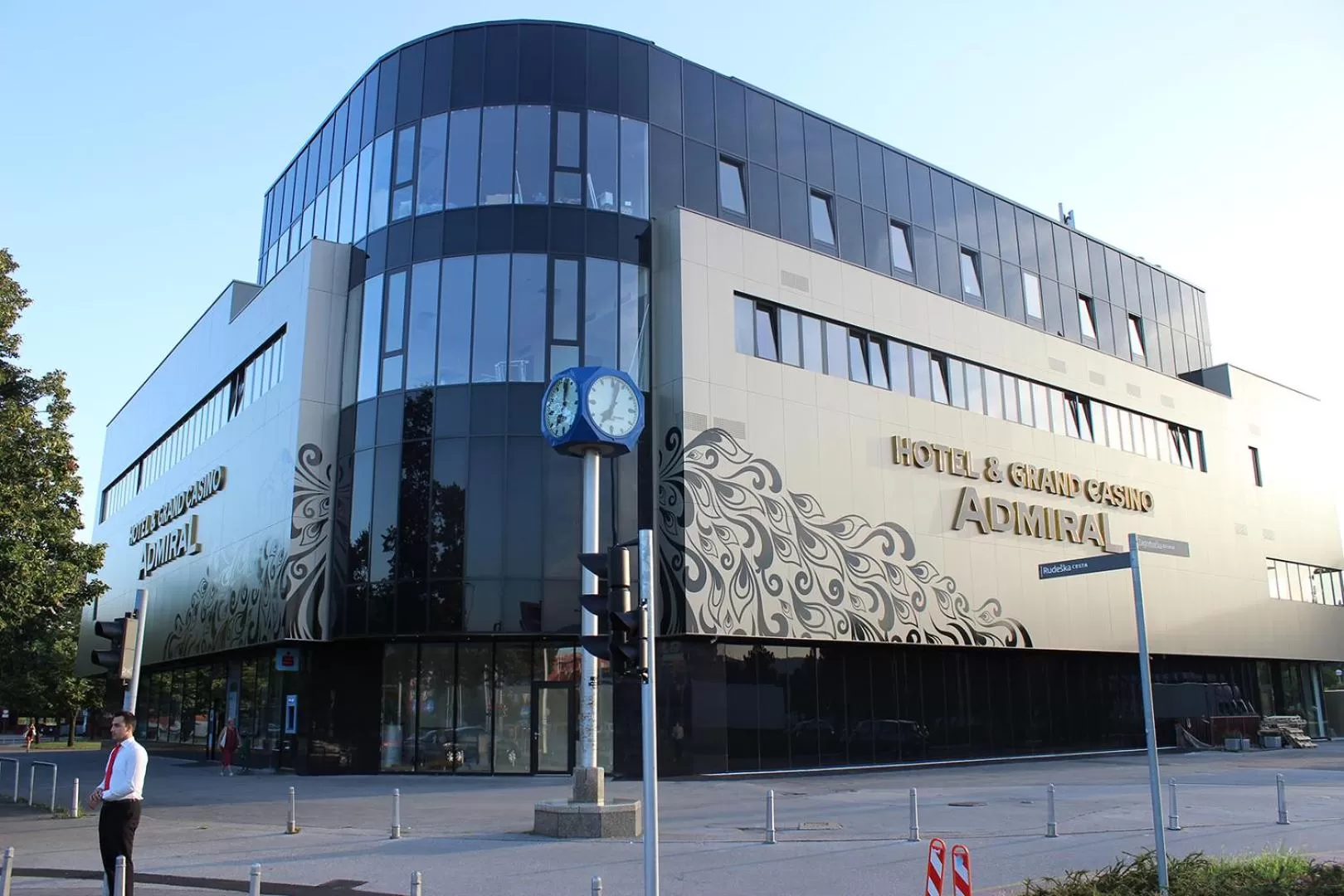 Facade/entrance in Admiral Hotel