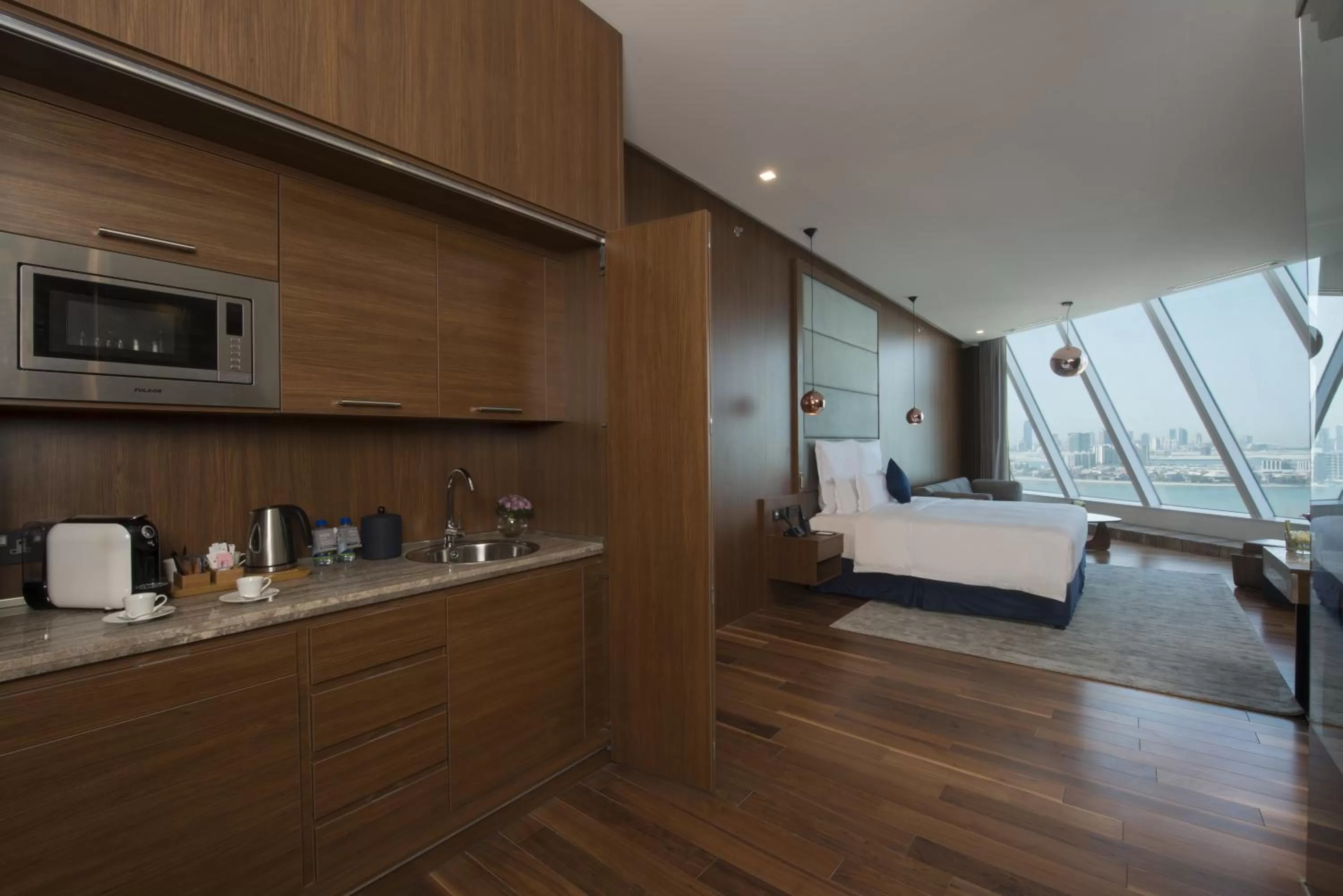 Bedroom, Bed in Wyndham Grand Manama