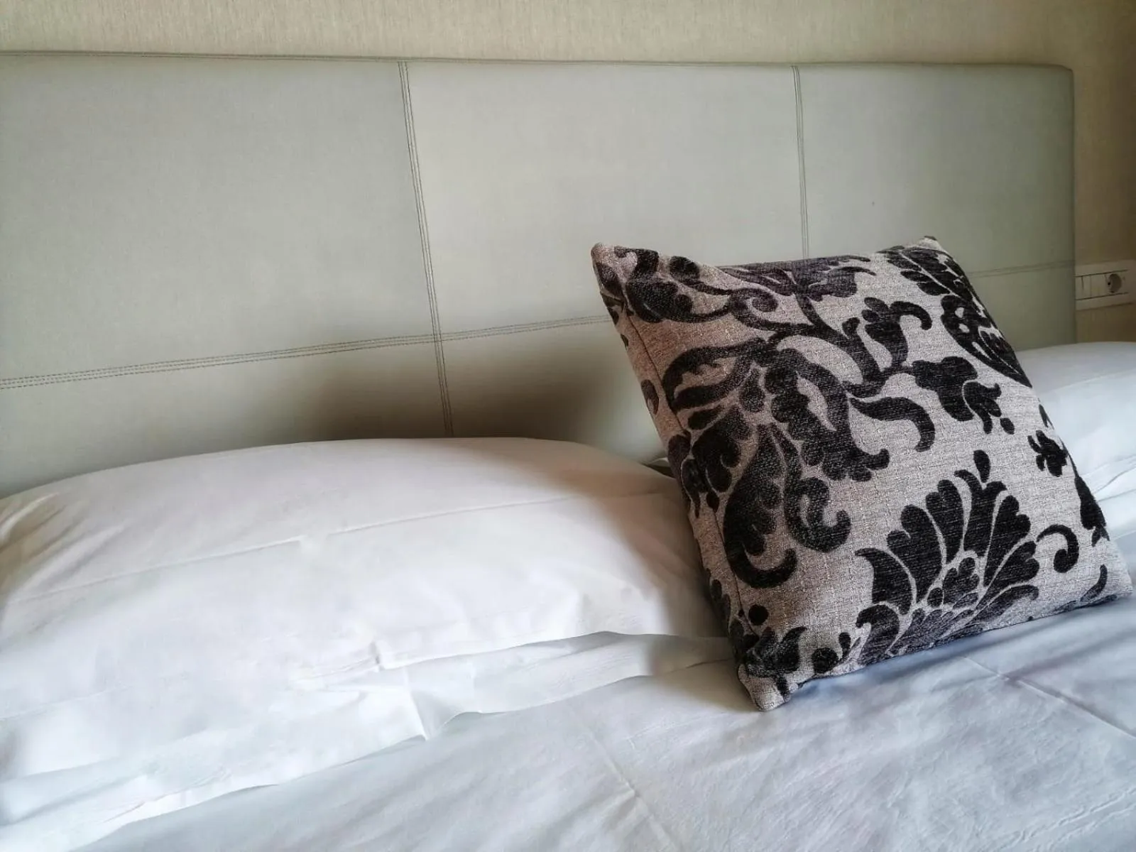 Bed in Hotel Napoleon