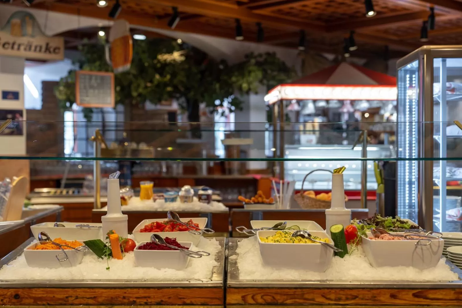 Restaurant/places to eat in Hotel Restaurant Südrast Dreiländereck