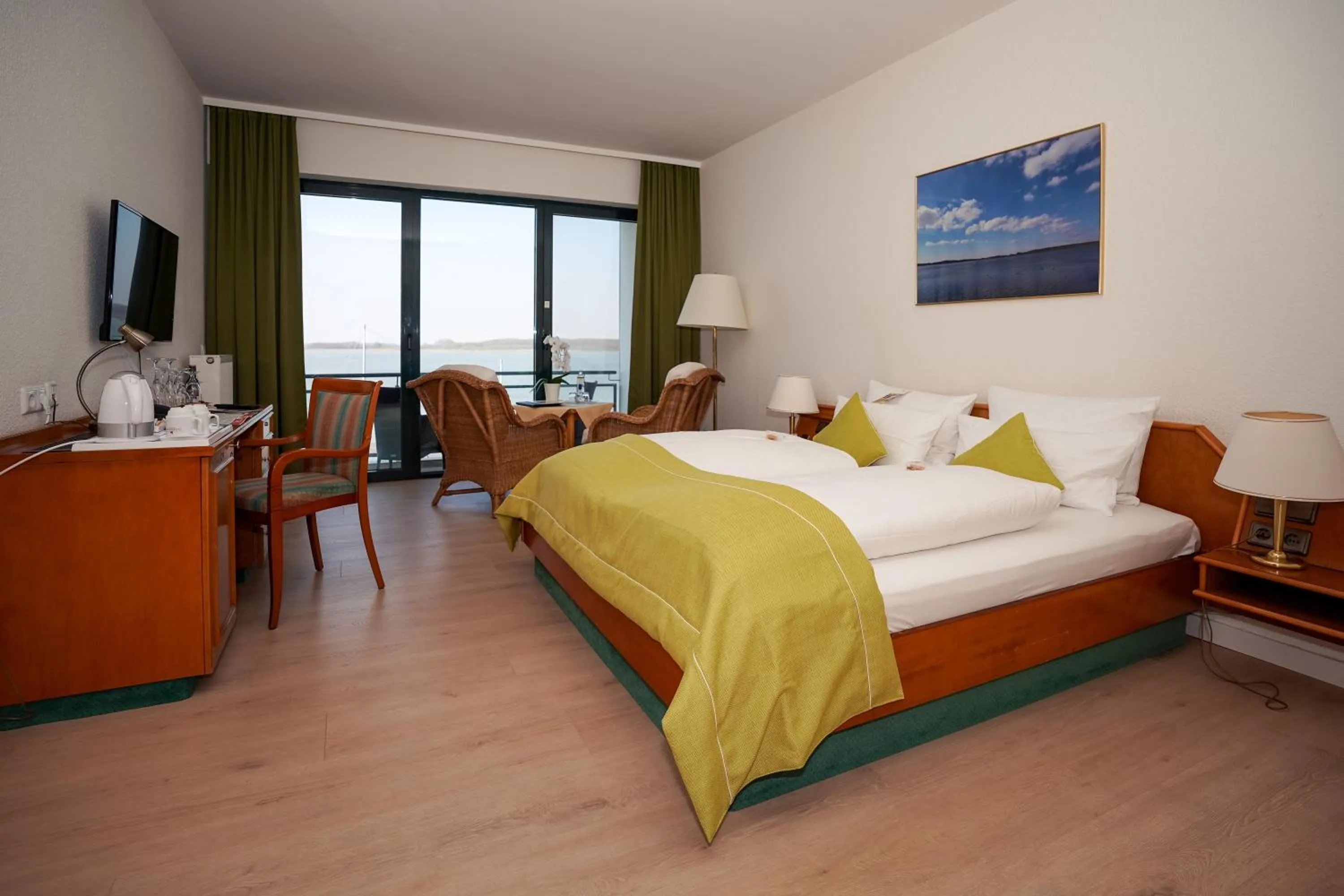 Photo of the whole room, Bed in Seehotel Berlin-Rangsdorf